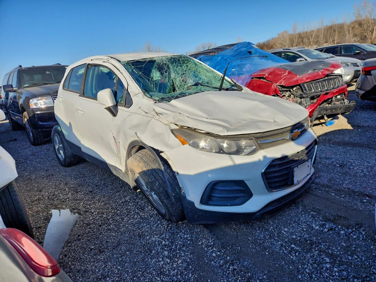 2018 Chevrolet Trax Ls White vin: KL7CJNSB6JB585031