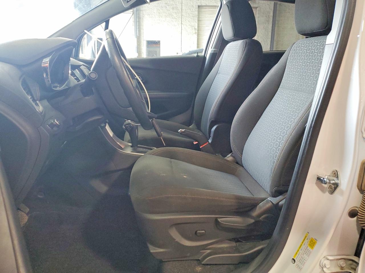 2020 Chevrolet Trax Ls White vin: KL7CJNSB9LB073699