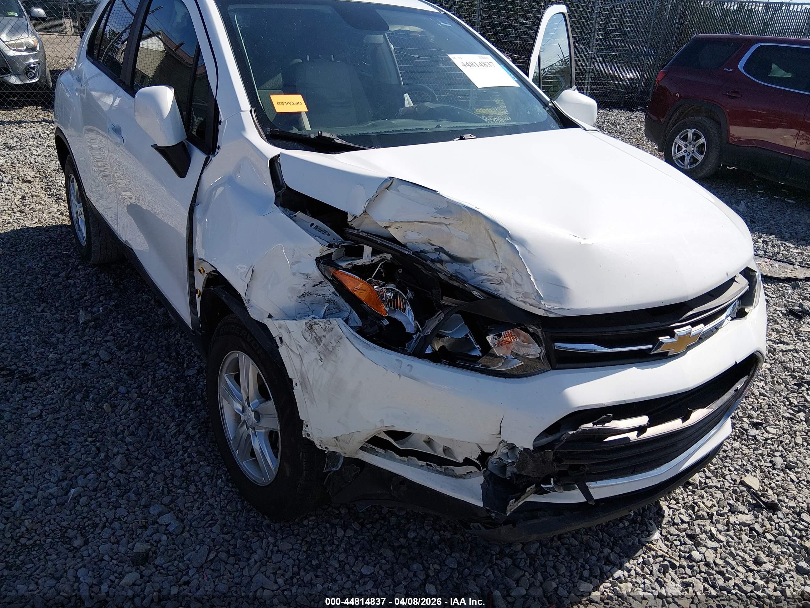 2021 Chevrolet Trax Awd Ls White vin: KL7CJNSM8MB361328