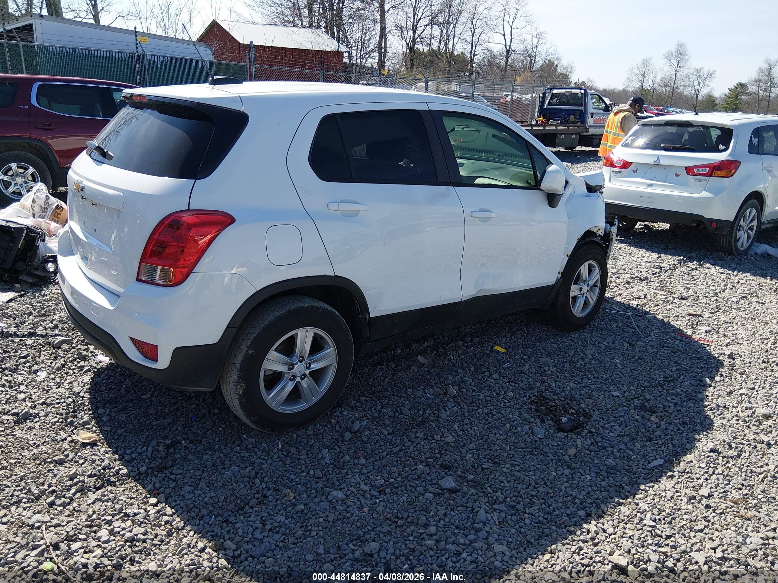 2021 Chevrolet Trax Awd Ls White vin: KL7CJNSM8MB361328