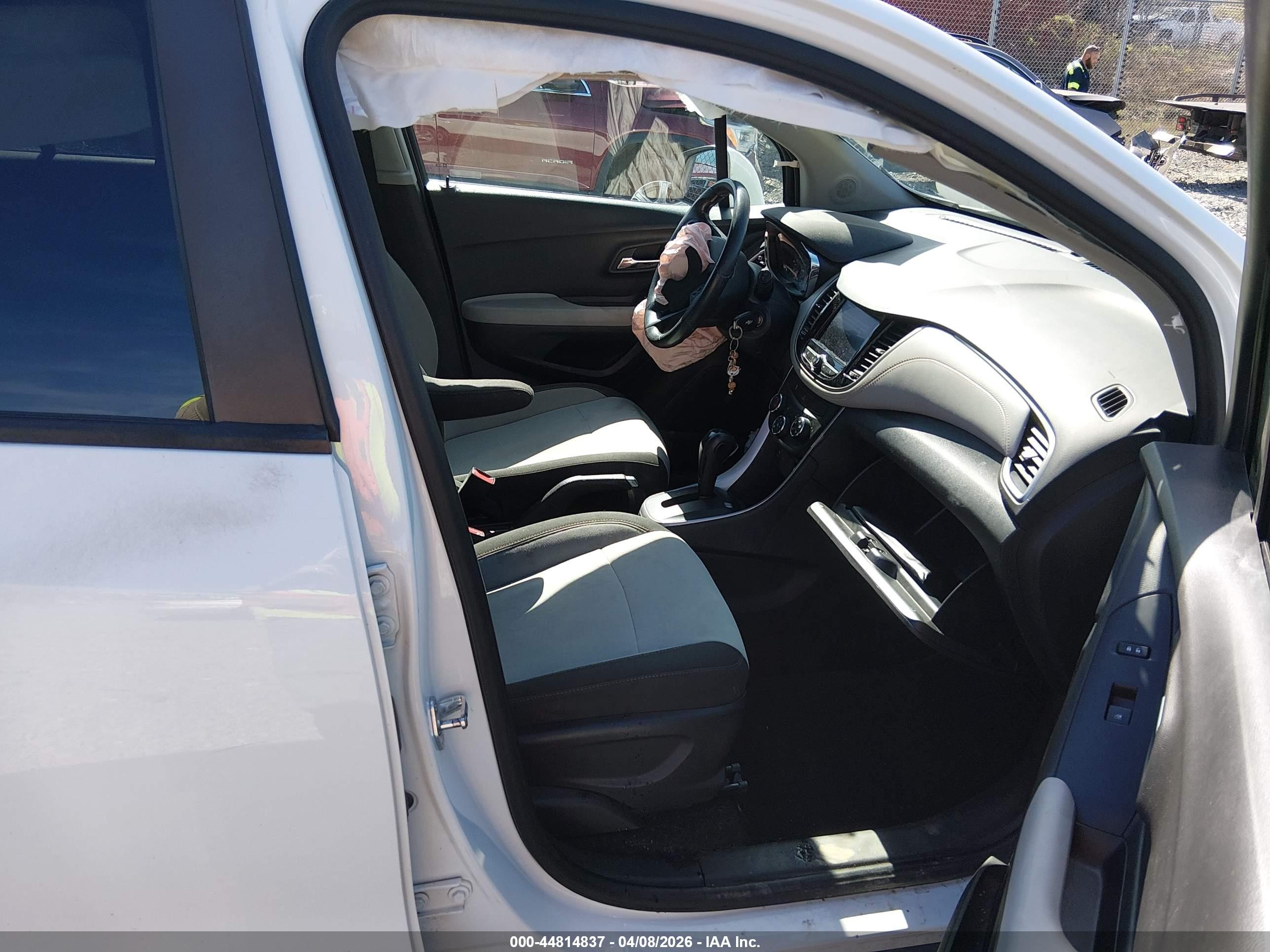 2021 Chevrolet Trax Awd Ls White vin: KL7CJNSM8MB361328