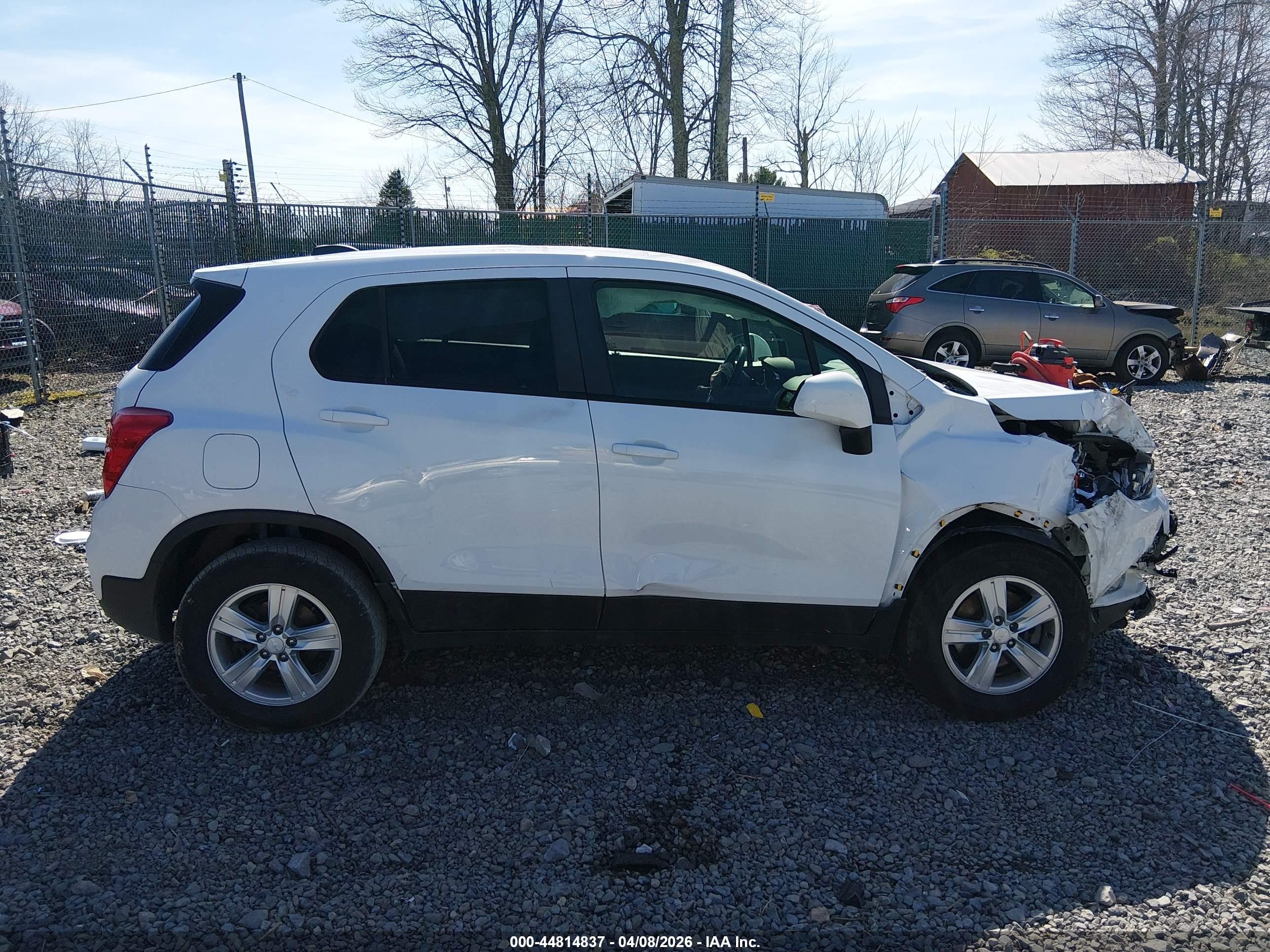2021 Chevrolet Trax Awd Ls White vin: KL7CJNSM8MB361328