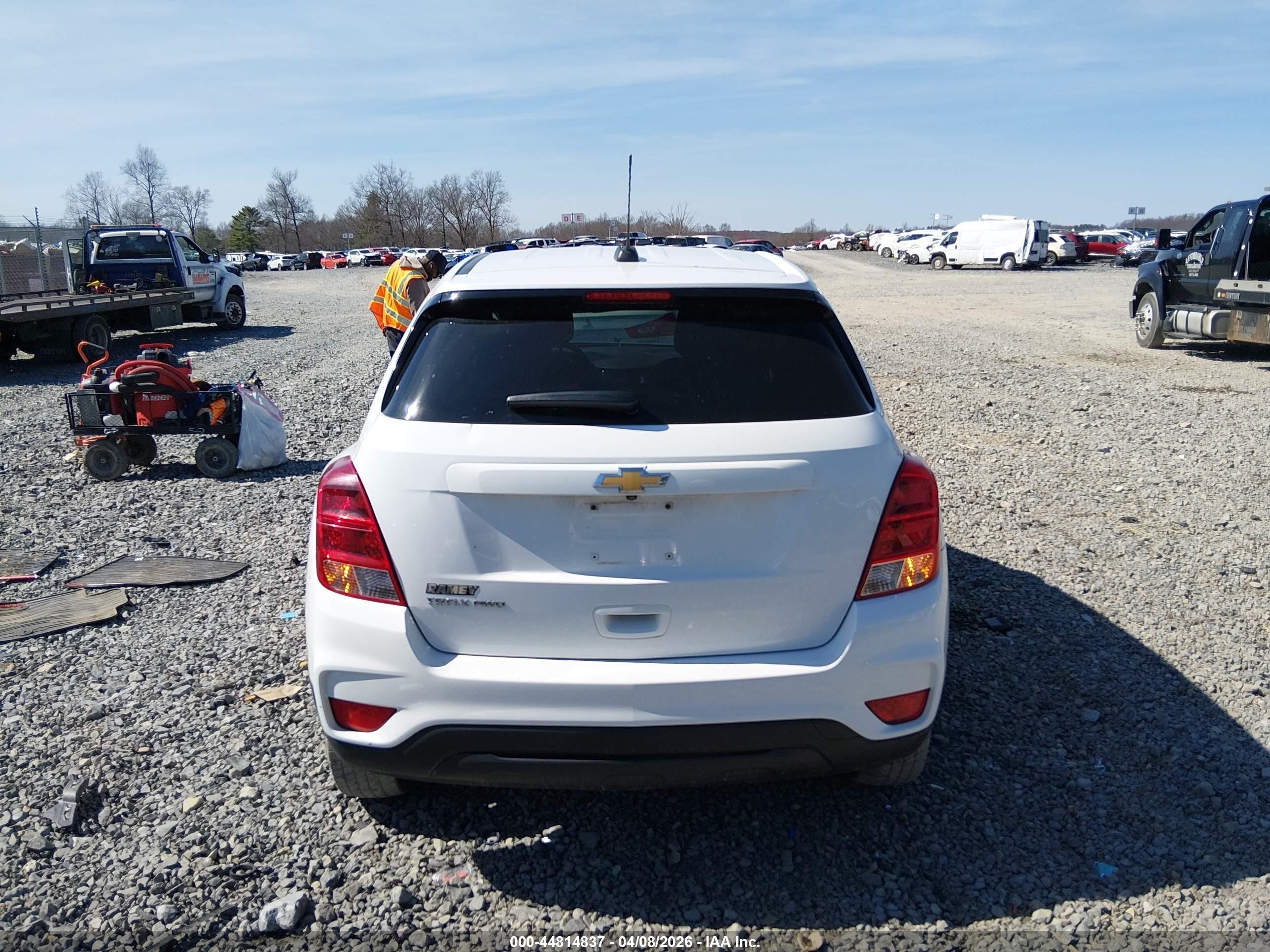 2021 Chevrolet Trax Awd Ls White vin: KL7CJNSM8MB361328