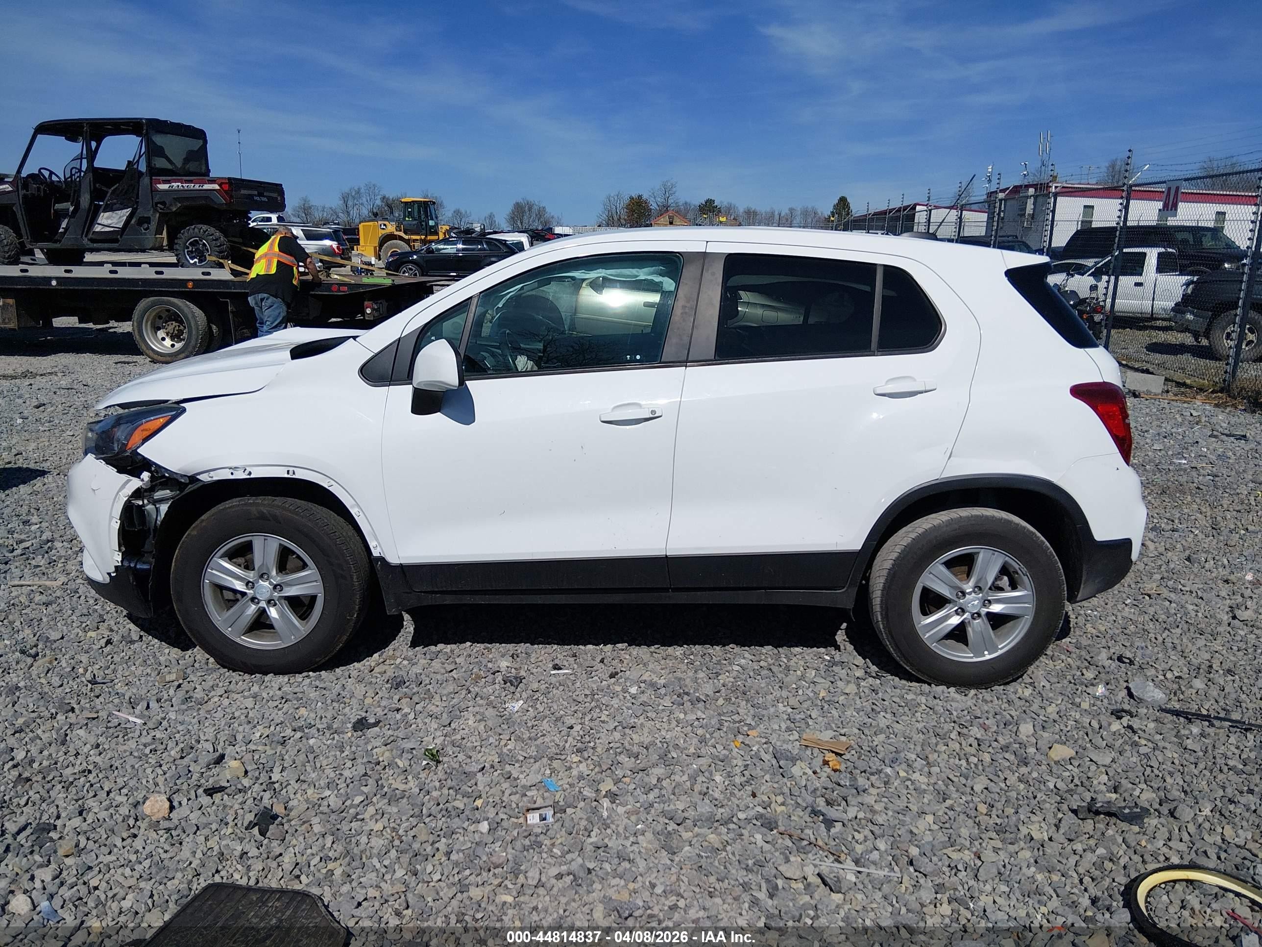 2021 Chevrolet Trax Awd Ls White vin: KL7CJNSM8MB361328
