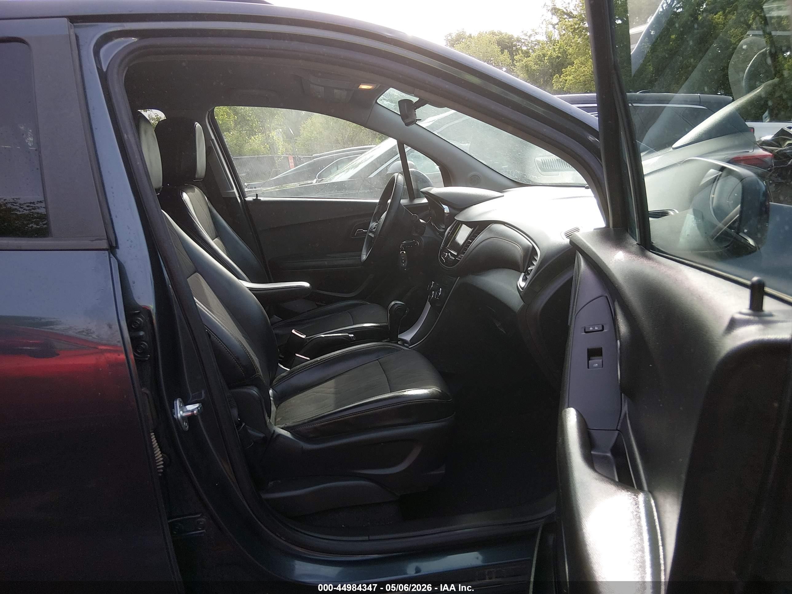 2021 Chevrolet Trax Awd Lt Gray vin: KL7CJPSB0MB322906
