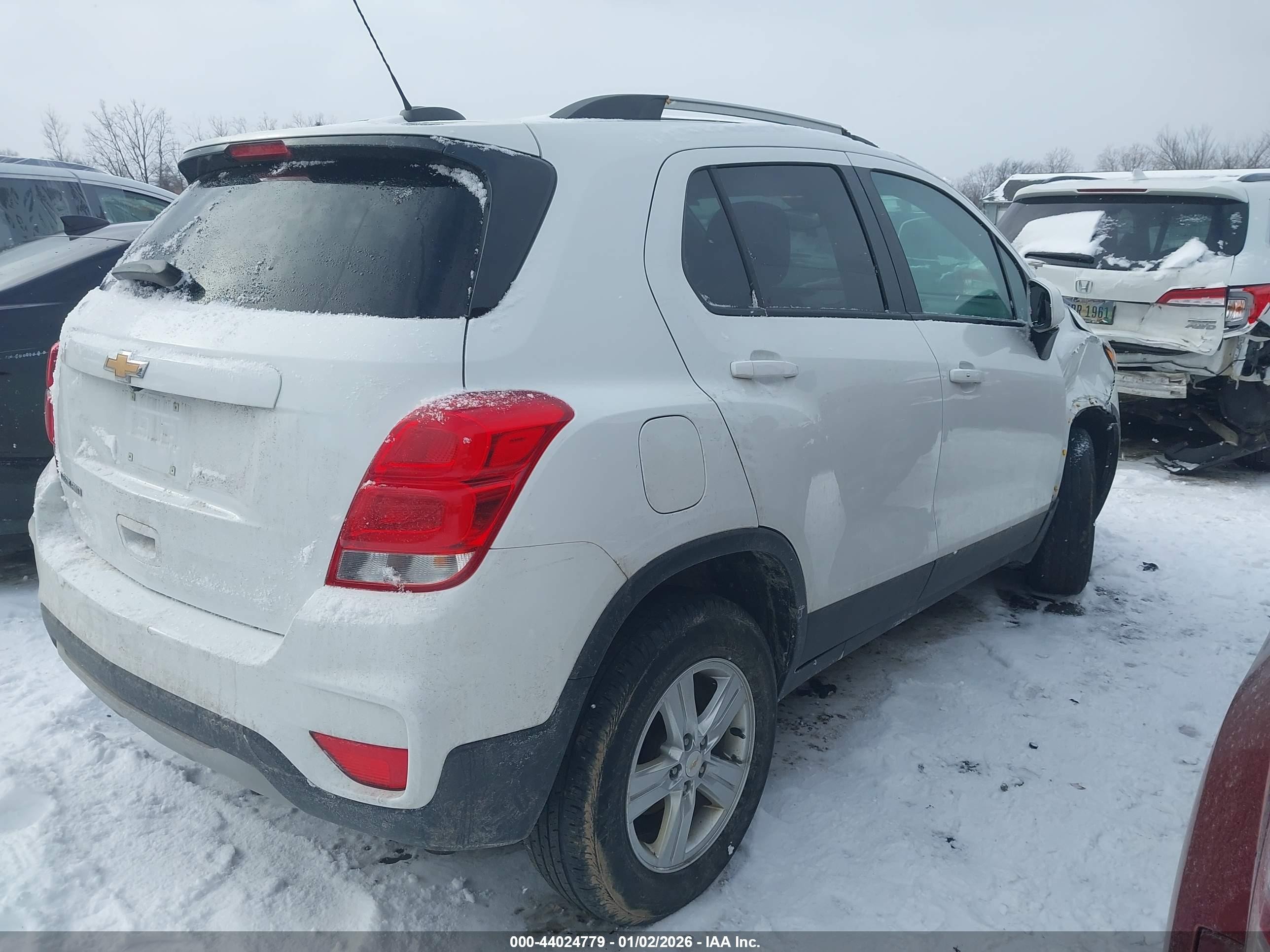 2022 Chevrolet Trax Awd Lt White vin: KL7CJPSM2NB563336