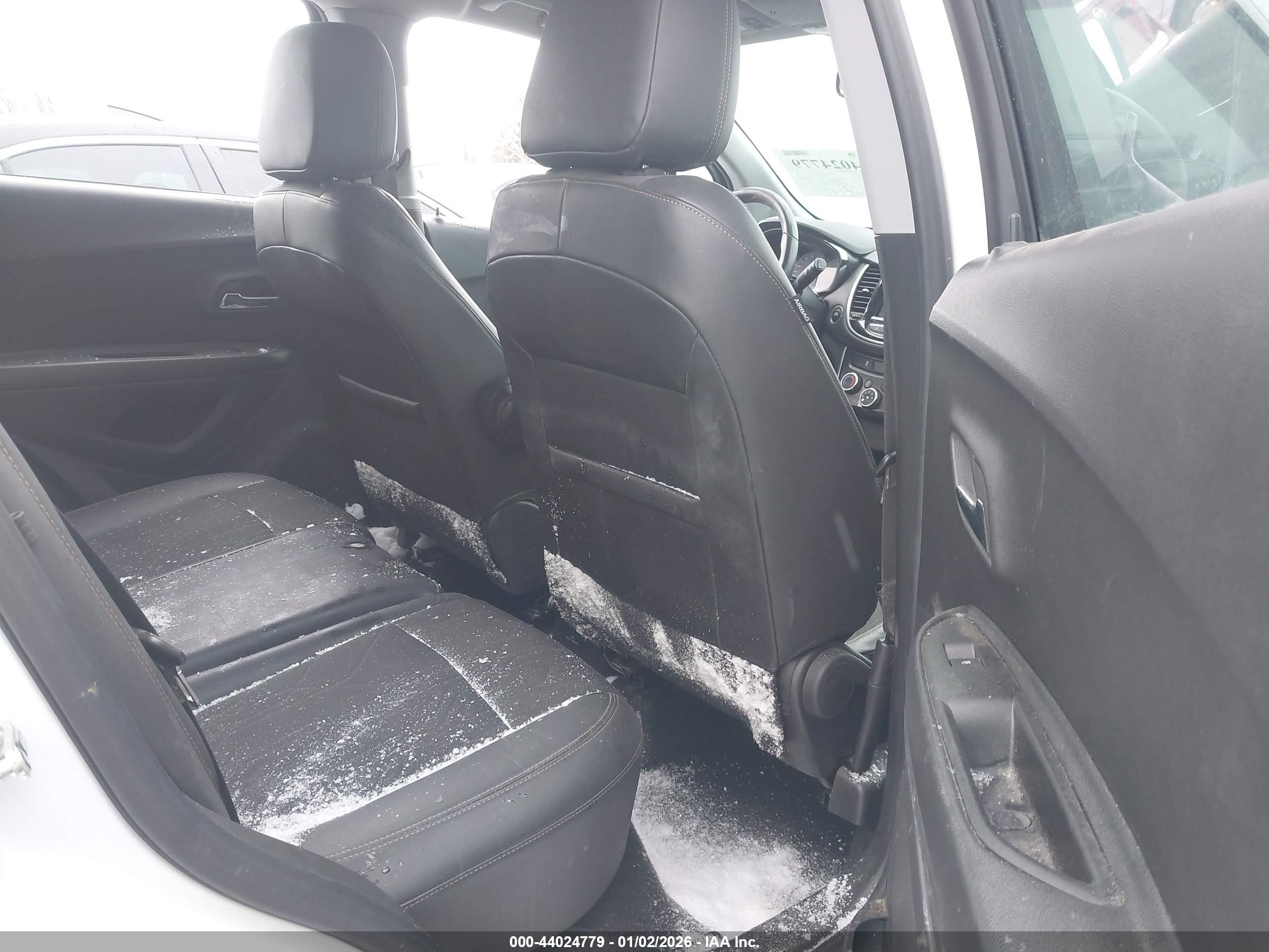 2022 Chevrolet Trax Awd Lt White vin: KL7CJPSM2NB563336