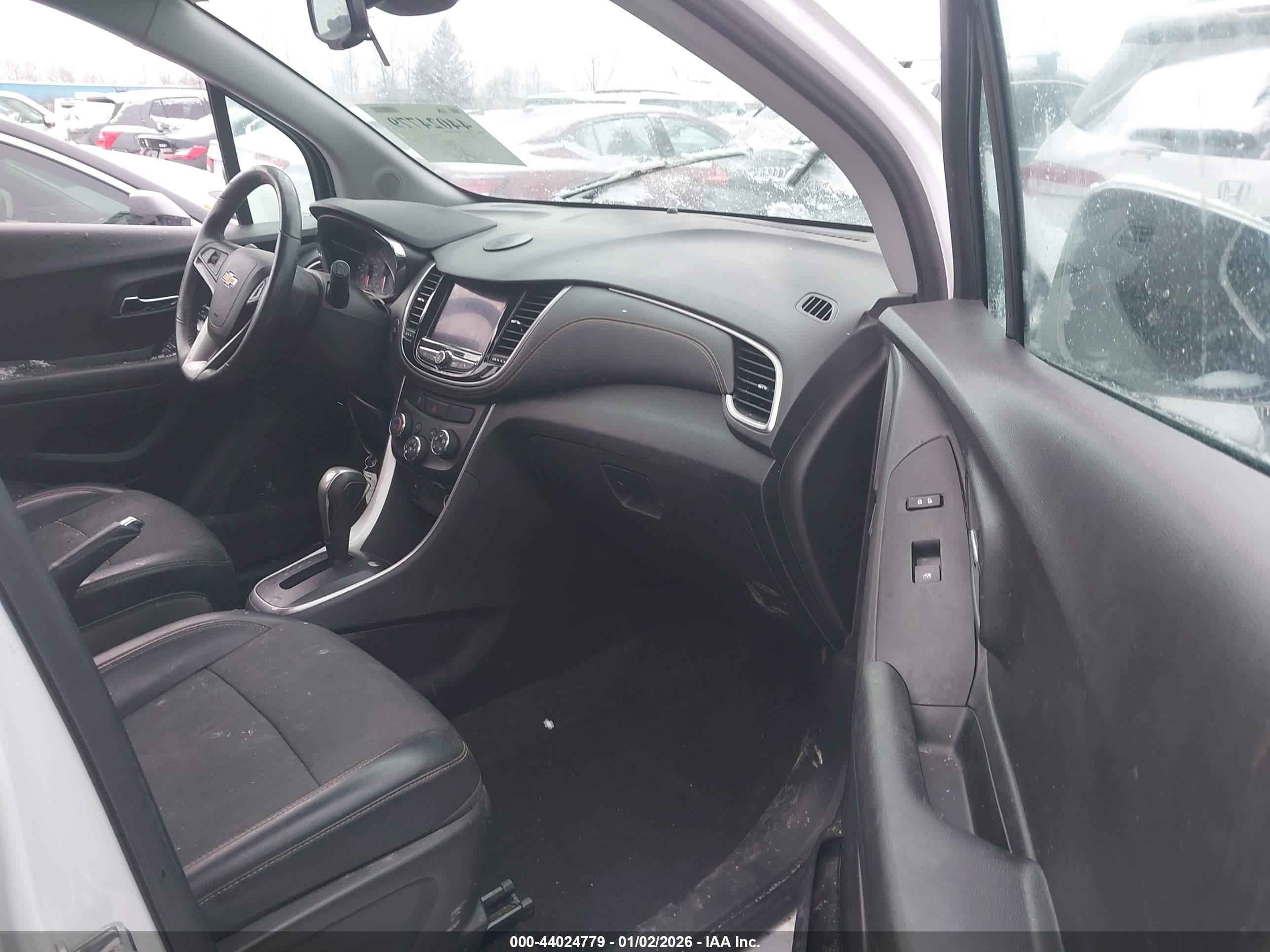 2022 Chevrolet Trax Awd Lt White vin: KL7CJPSM2NB563336
