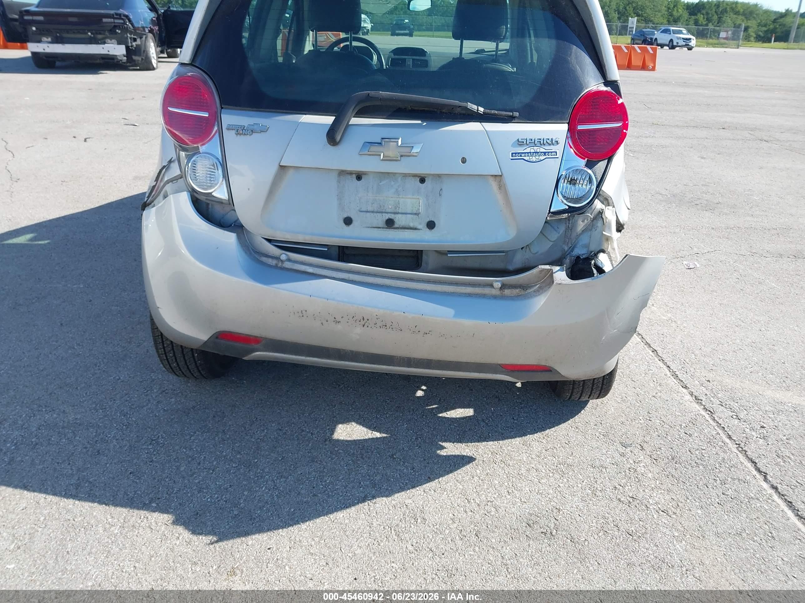 2015 Chevrolet Spark Ls Cvt Silver vin: KL8CB6S90FC797906