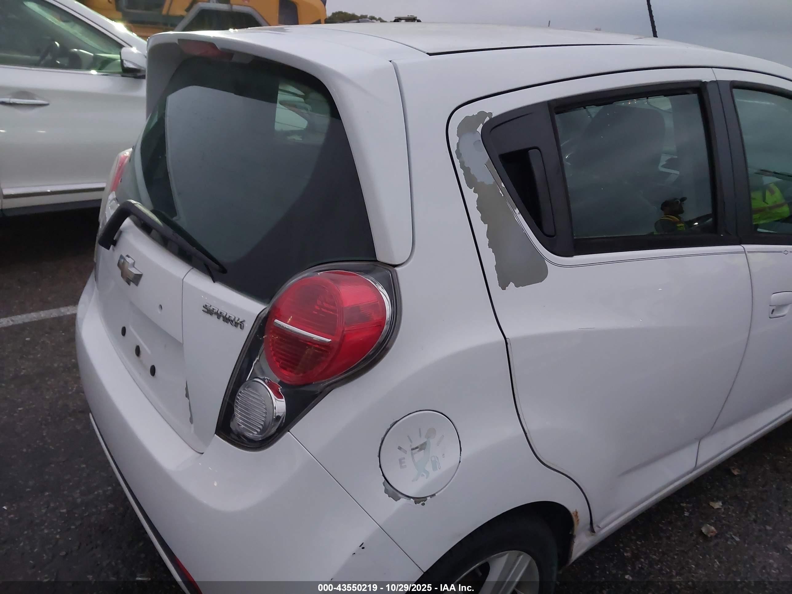 2015 Chevrolet Spark Ls Cvt White vin: KL8CB6S92FC737965