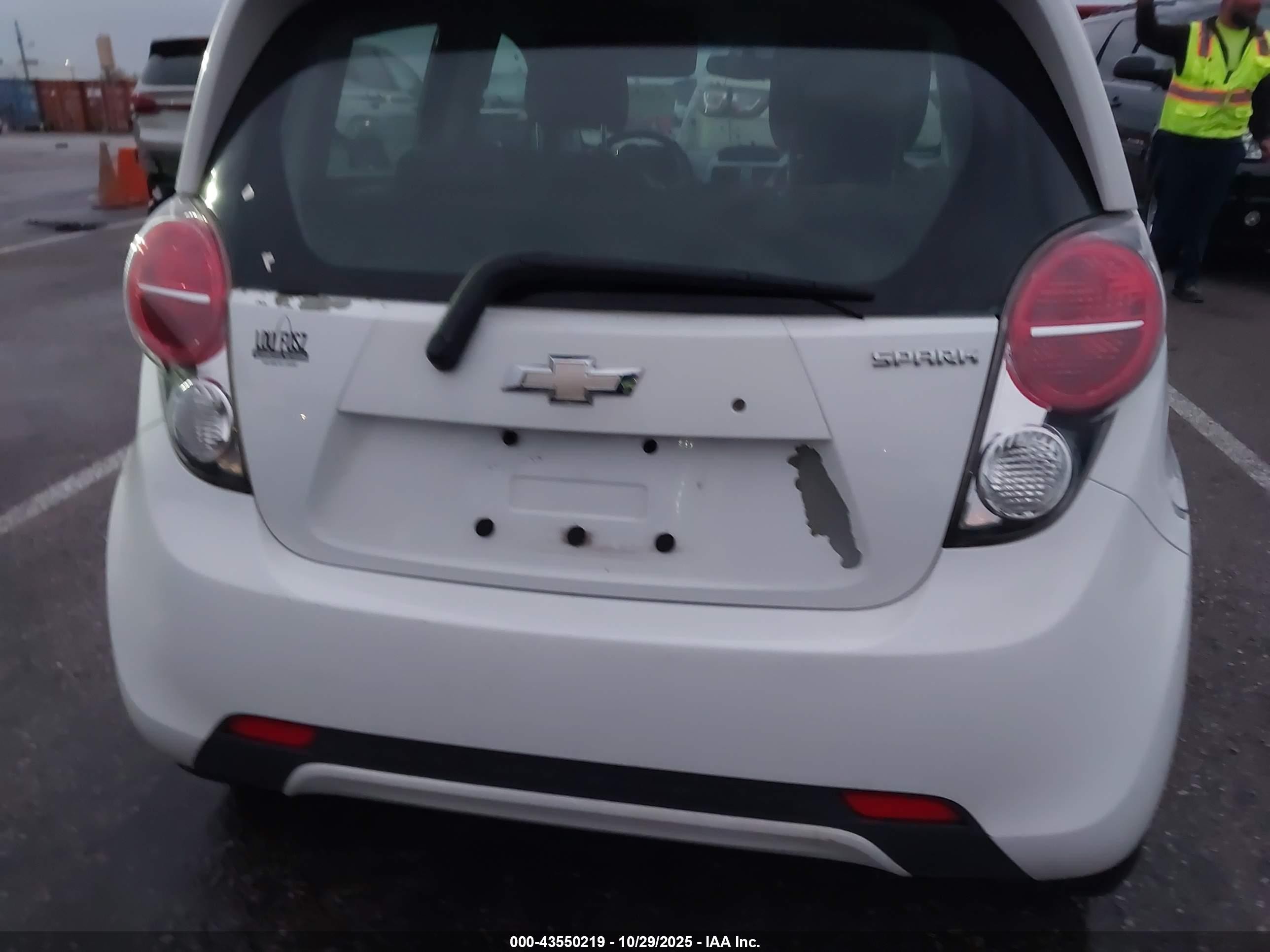 2015 Chevrolet Spark Ls Cvt White vin: KL8CB6S92FC737965