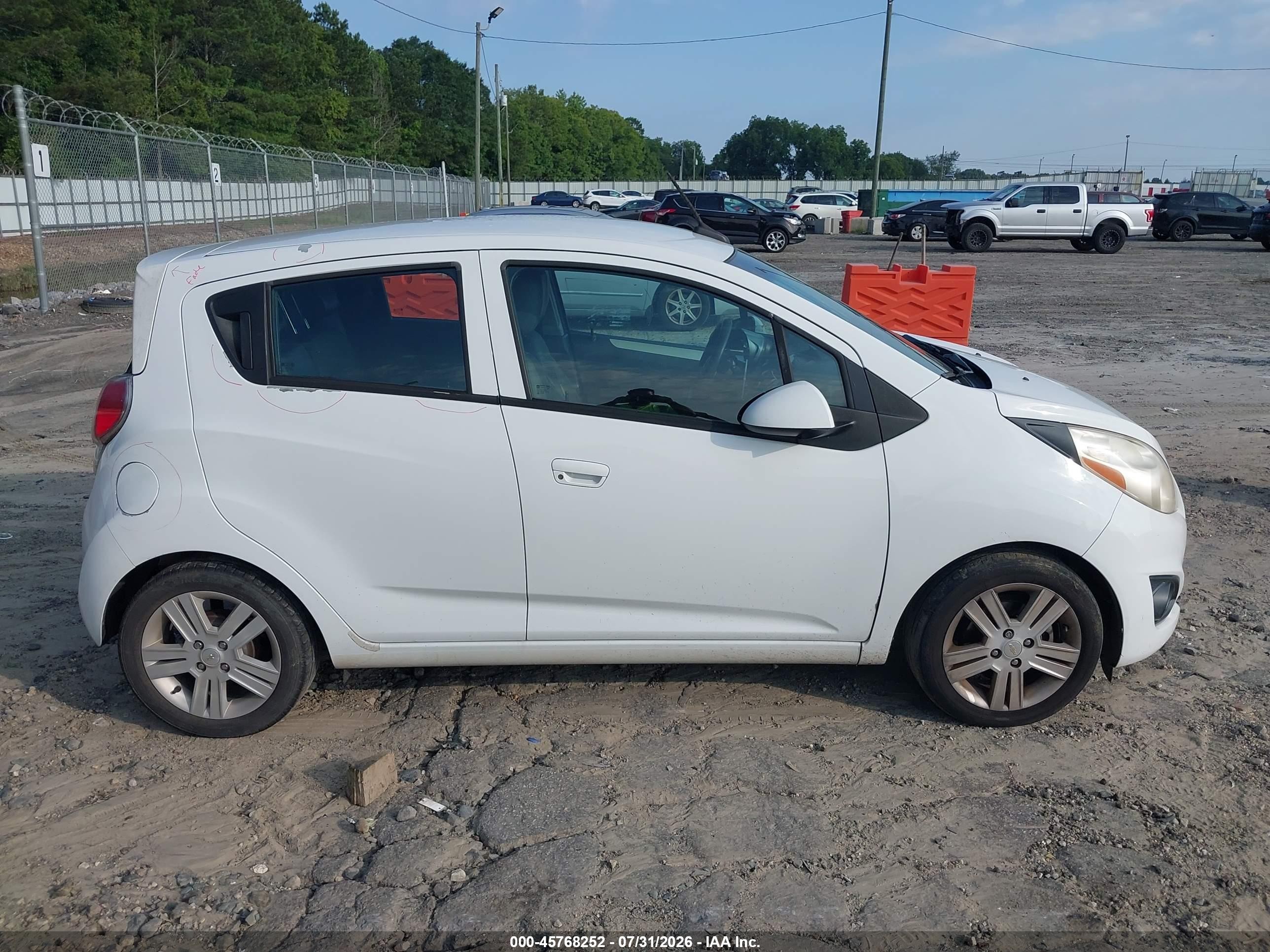 2014 Chevrolet Spark Ls Auto Белый vin: KL8CB6S93EC584060