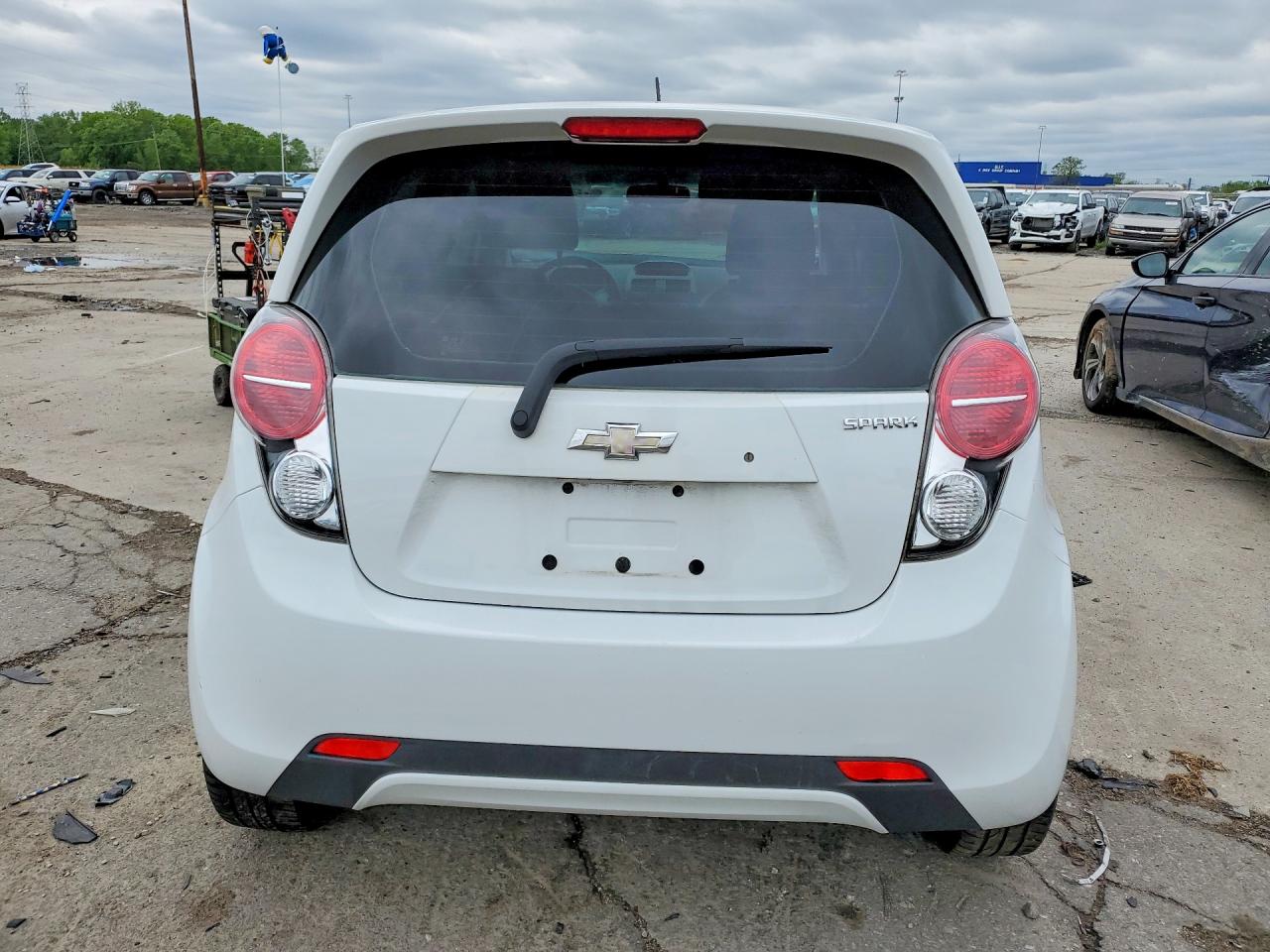 2015 Chevrolet Spark Ls White vin: KL8CB6S94FC793941