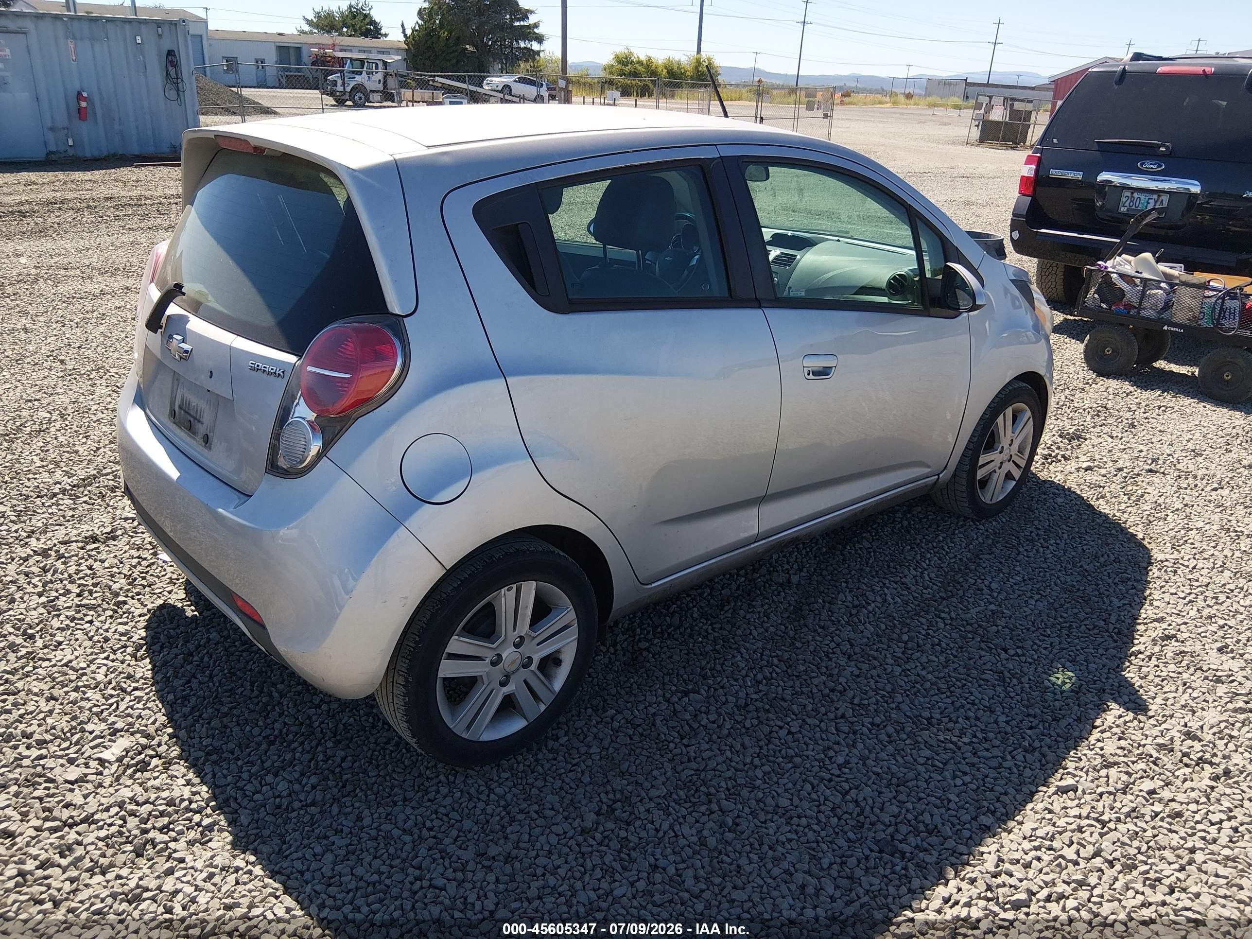 2015 Chevrolet Spark Ls Cvt Silver vin: KL8CB6S9XFC811102