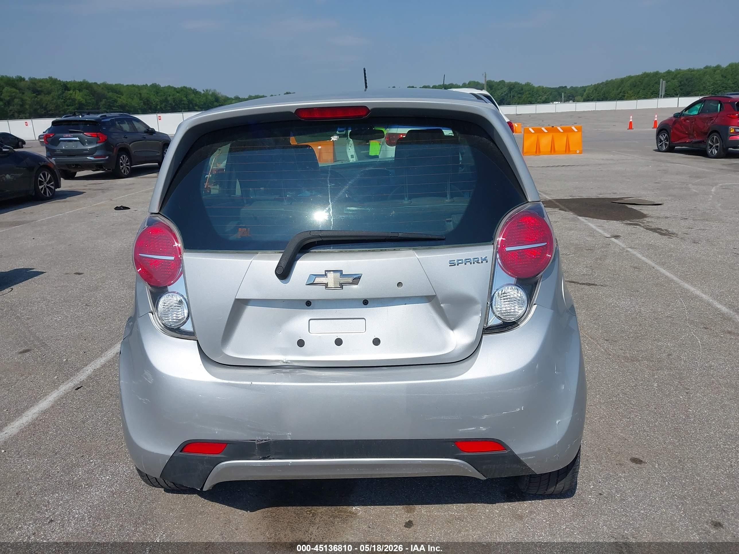 2015 Chevrolet Spark Ls Cvt Silver vin: KL8CB6S9XFC812850