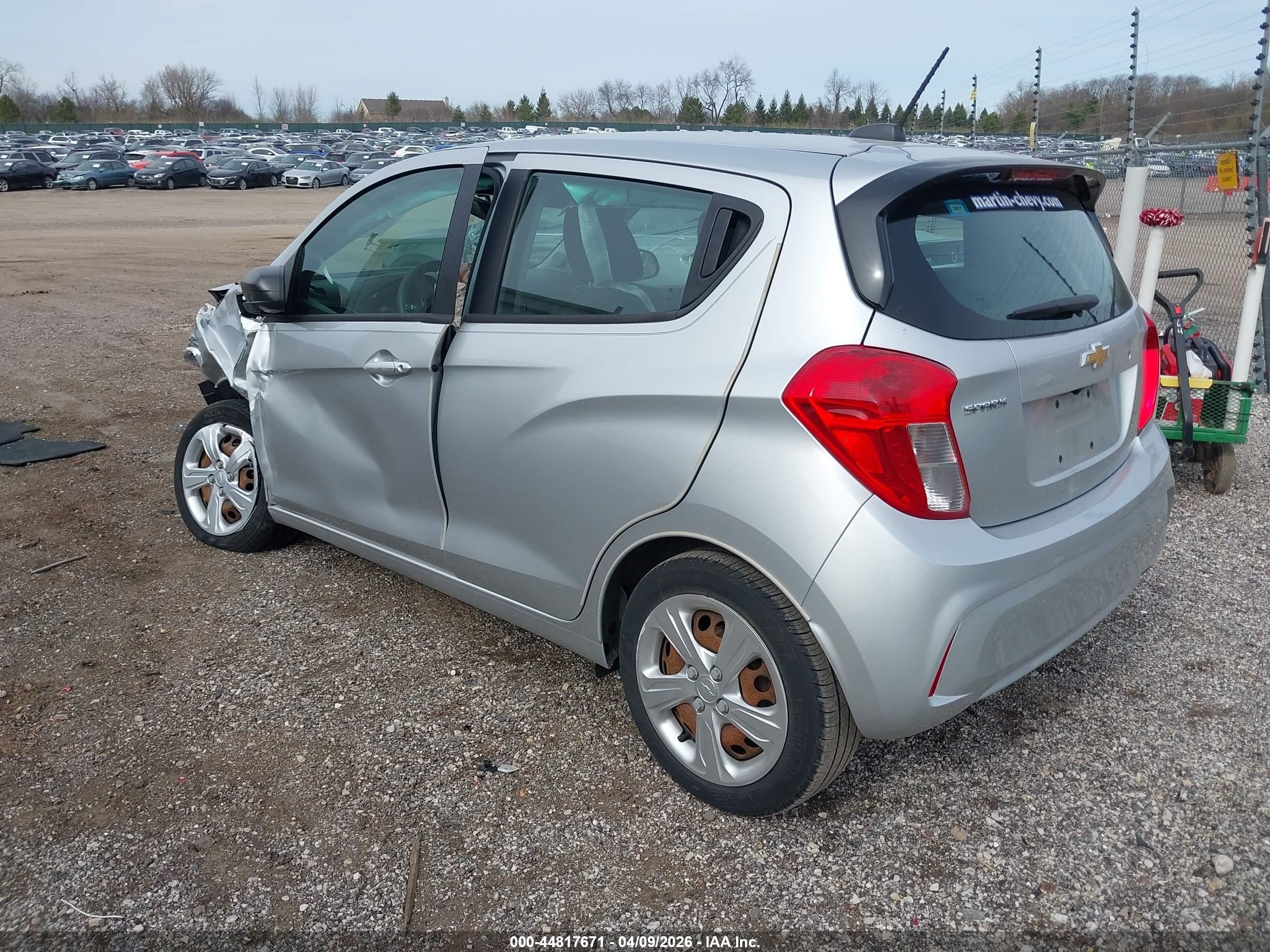 2019 Chevrolet Spark Ls Cvt Silver vin: KL8CB6SA2KC742068