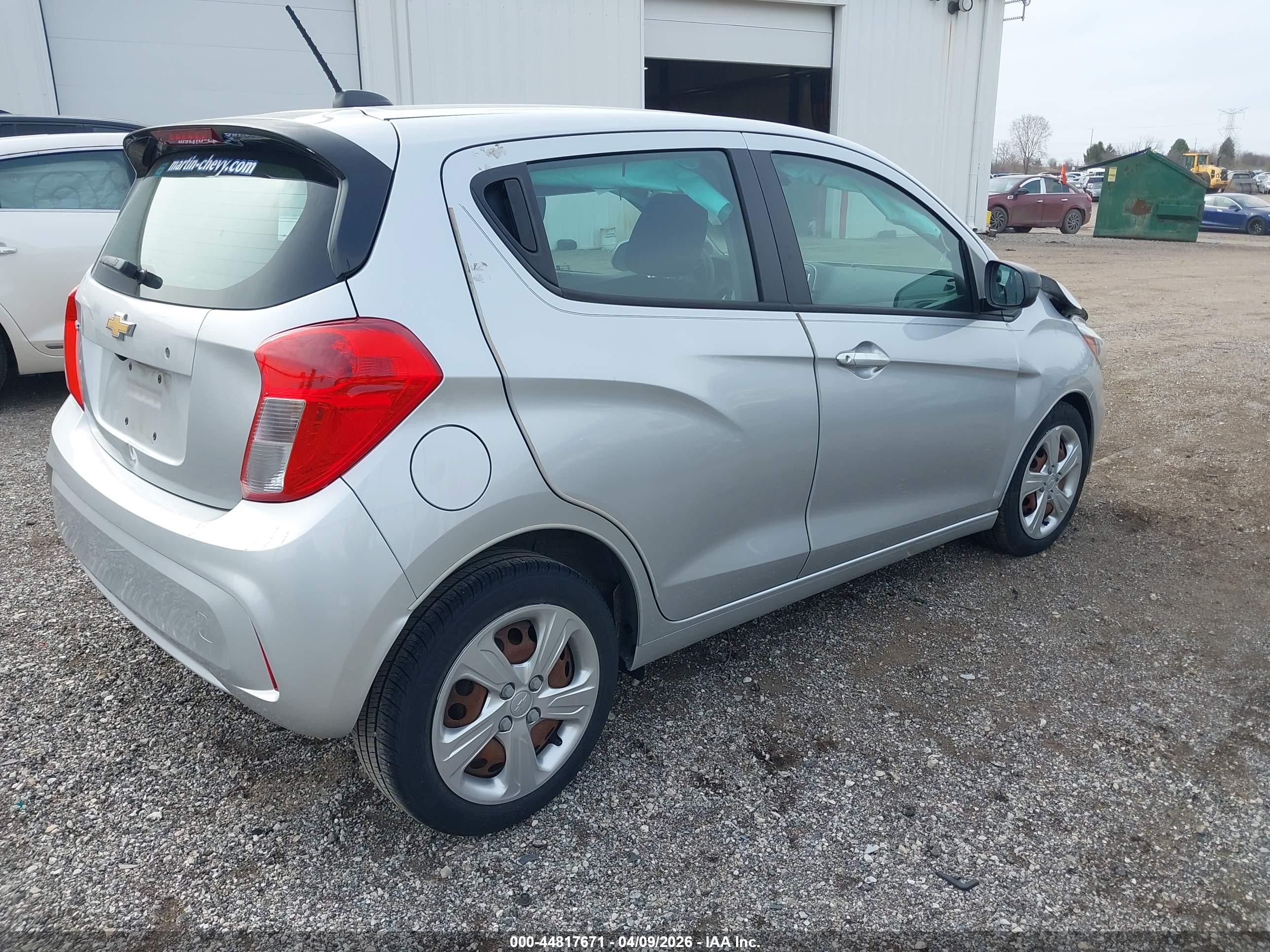 2019 Chevrolet Spark Ls Cvt Silver vin: KL8CB6SA2KC742068