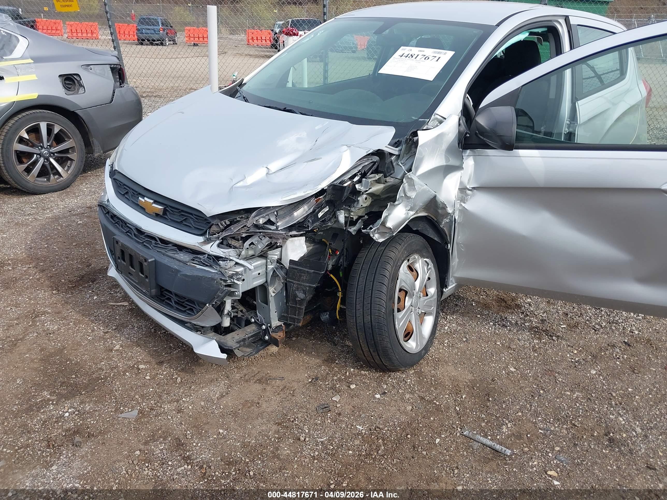 2019 Chevrolet Spark Ls Cvt Silver vin: KL8CB6SA2KC742068