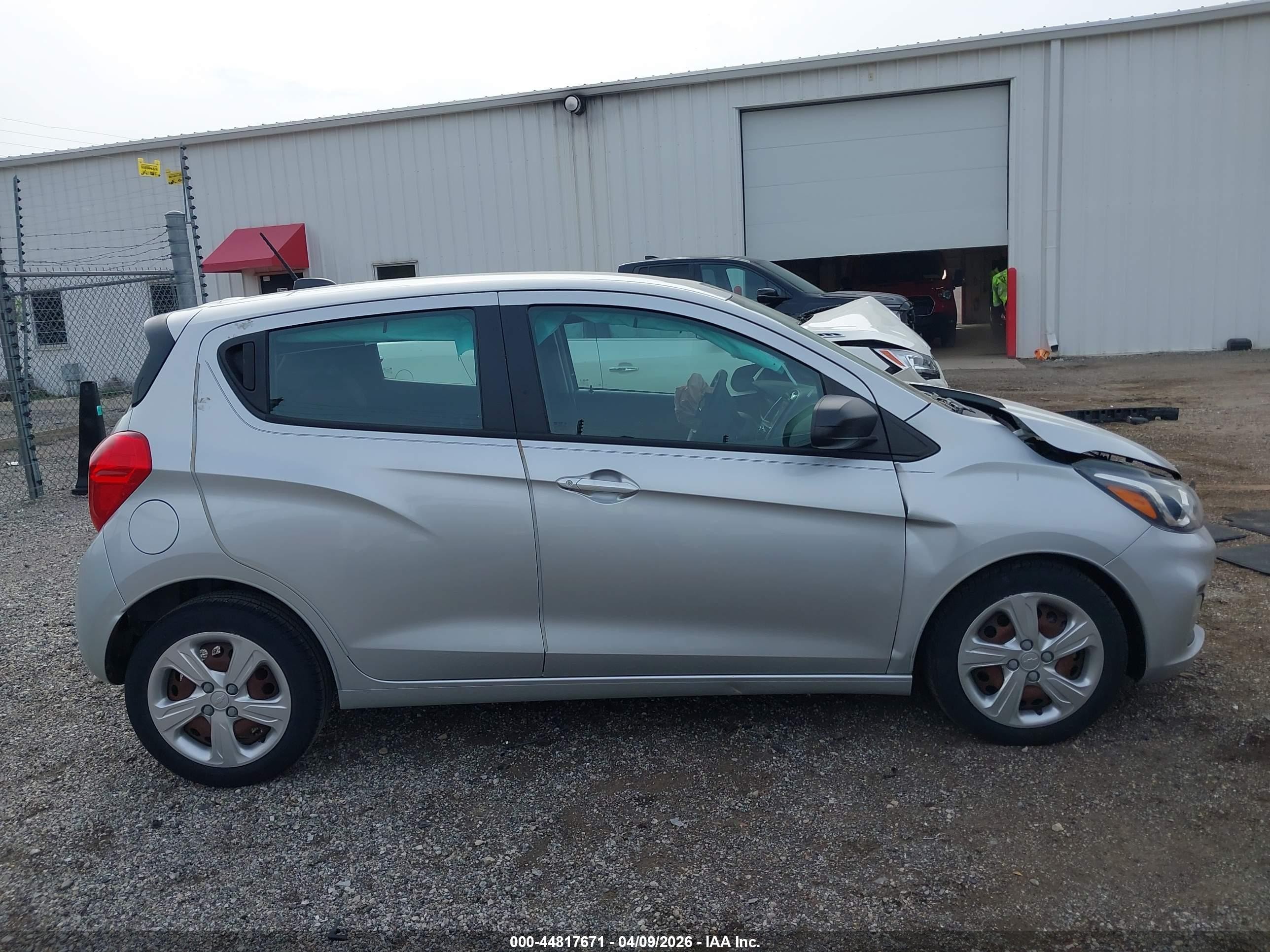2019 Chevrolet Spark Ls Cvt Silver vin: KL8CB6SA2KC742068