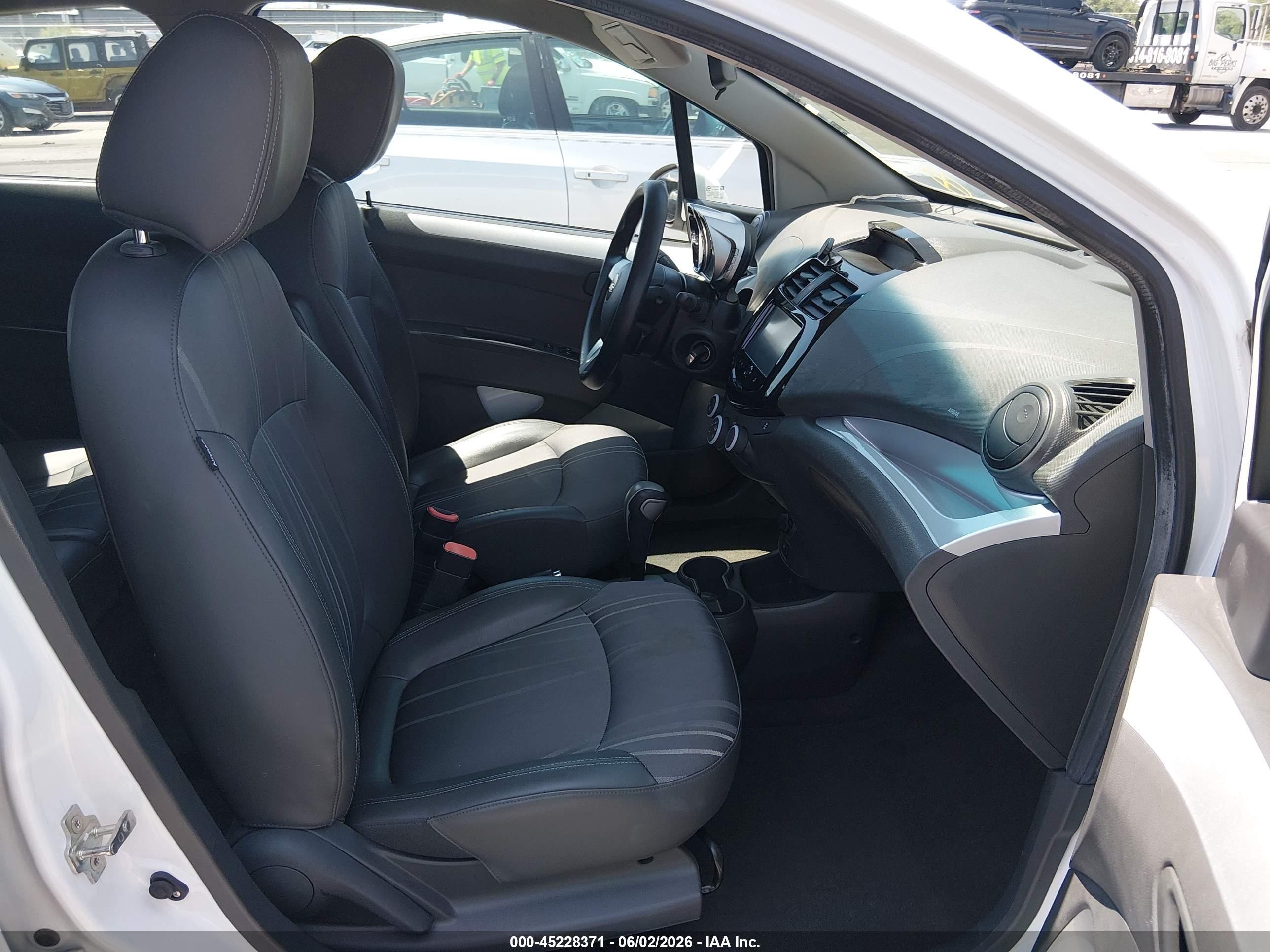 2015 Chevrolet Spark 1lt Cvt Белый vin: KL8CD6S95FC784529
