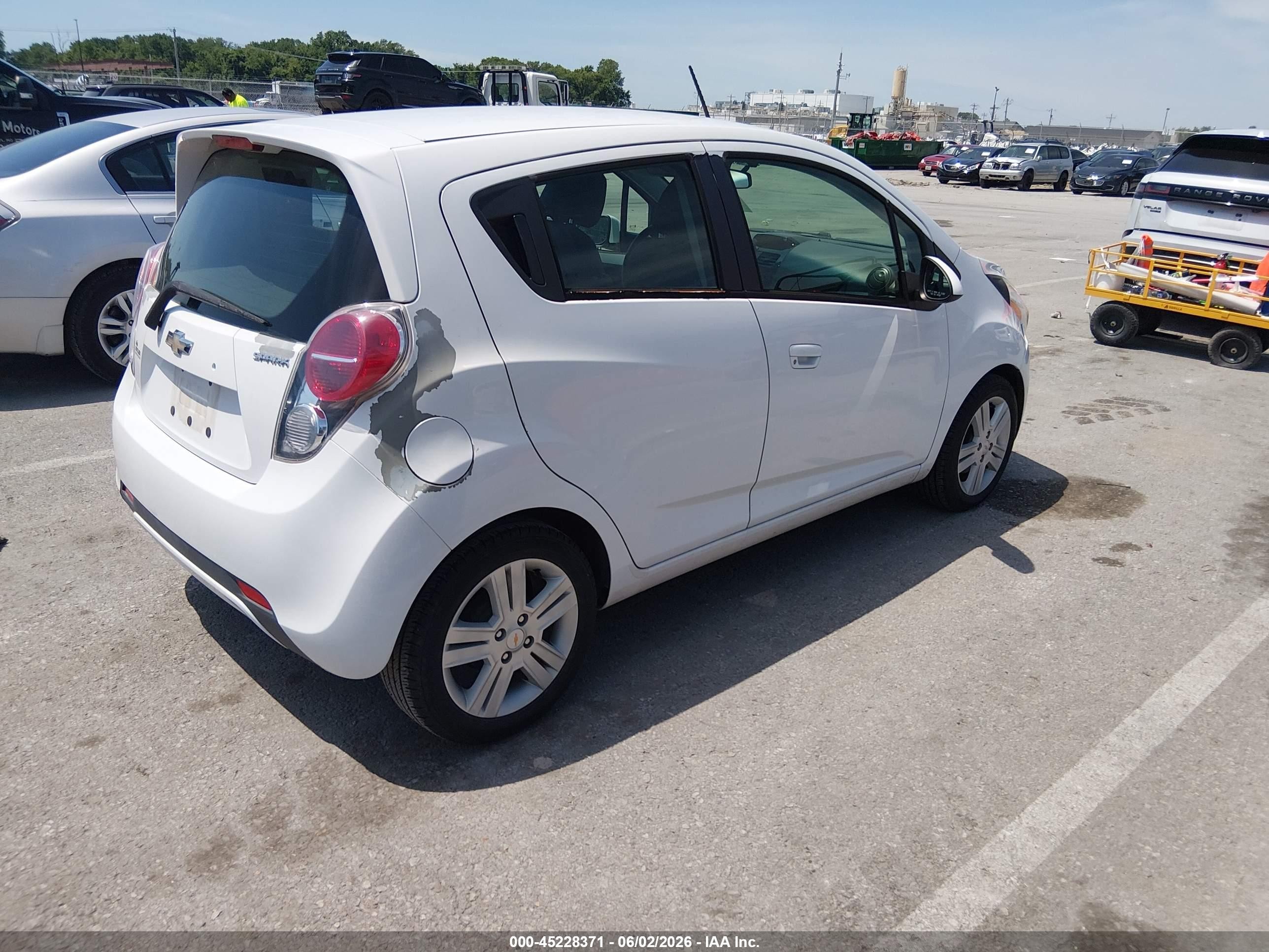 2015 Chevrolet Spark 1lt Cvt Белый vin: KL8CD6S95FC784529
