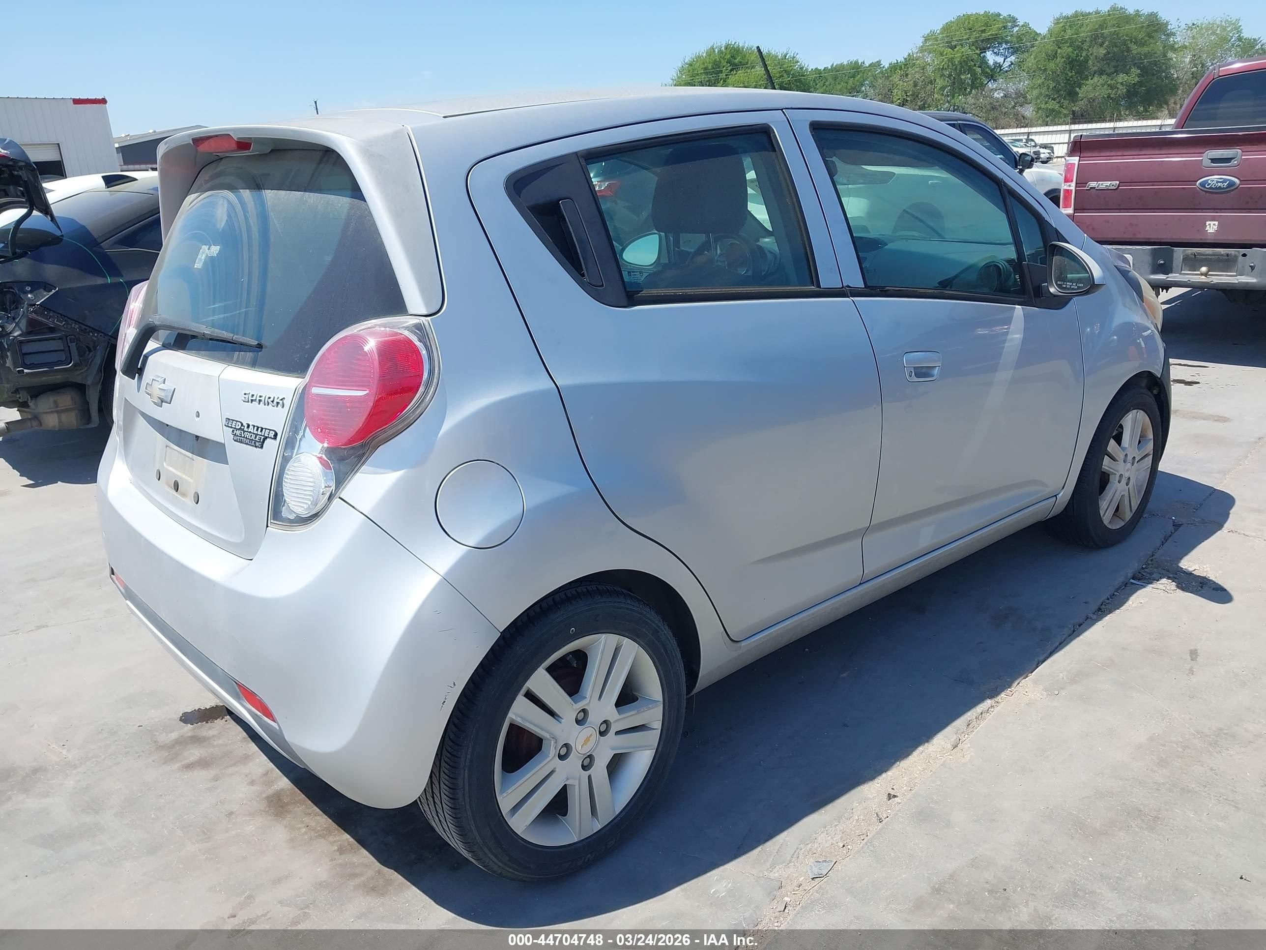 2014 Chevrolet Spark 1lt Auto Серебряный vin: KL8CD6S9XEC513531