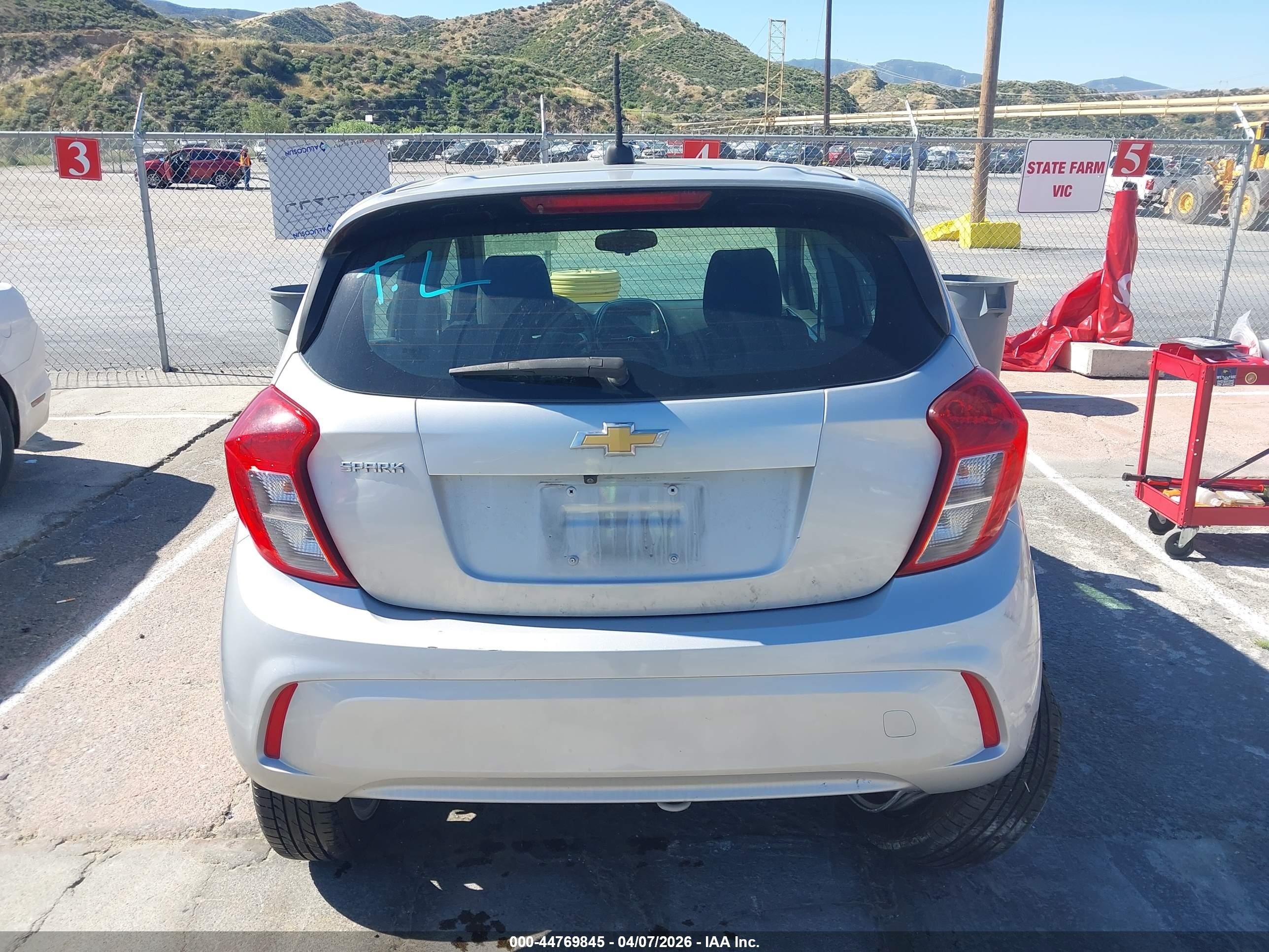 2017 Chevrolet Spark 1lt Cvt Gray vin: KL8CD6SA8HC740571