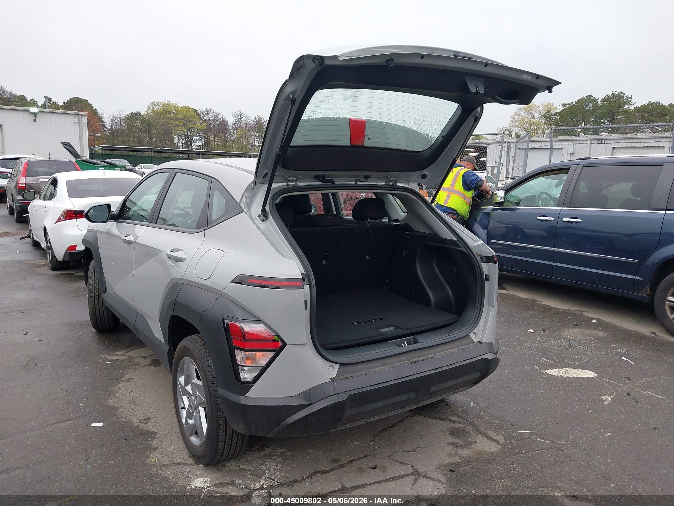 2025 Hyundai Kona Se Gray vin: KM8HACABXSU230086