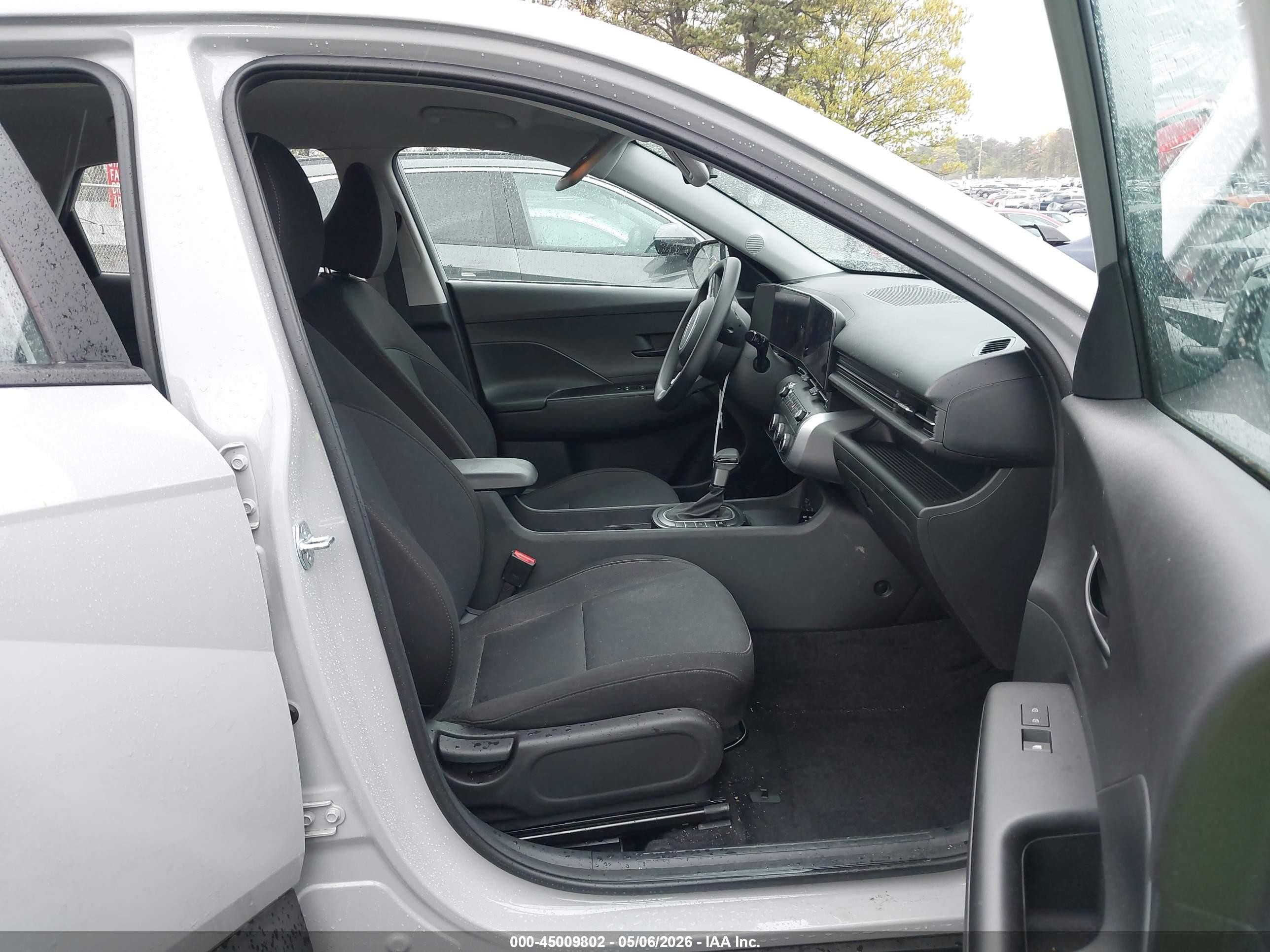 2025 Hyundai Kona Se Gray vin: KM8HACABXSU230086