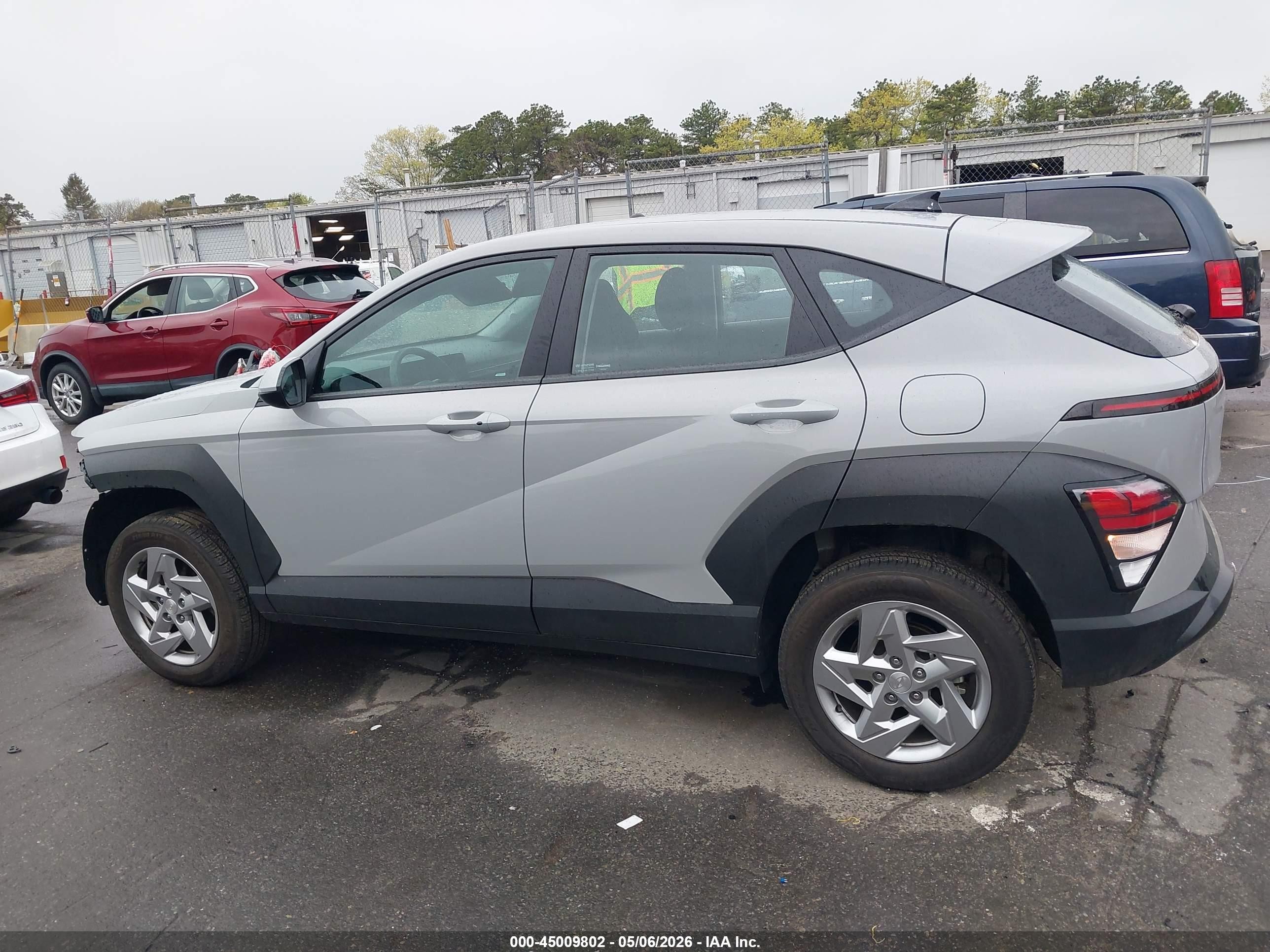 2025 Hyundai Kona Se Gray vin: KM8HACABXSU230086