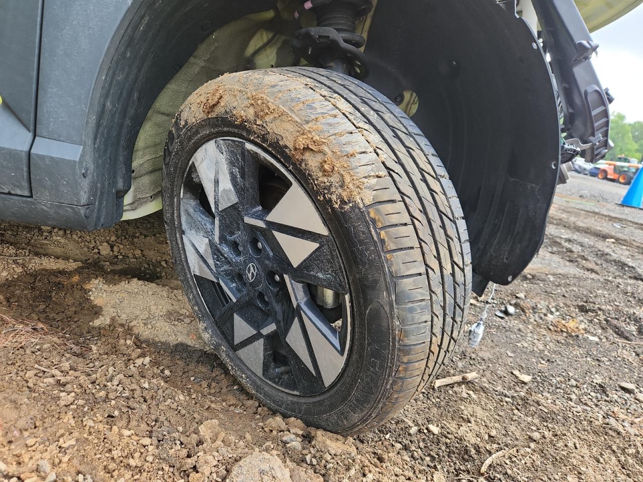 2024 Hyundai Kona Yellow vin: KM8HBCAB1RU159853 Damage: Right Front Wheel, Curb Rash, > 12 Inches