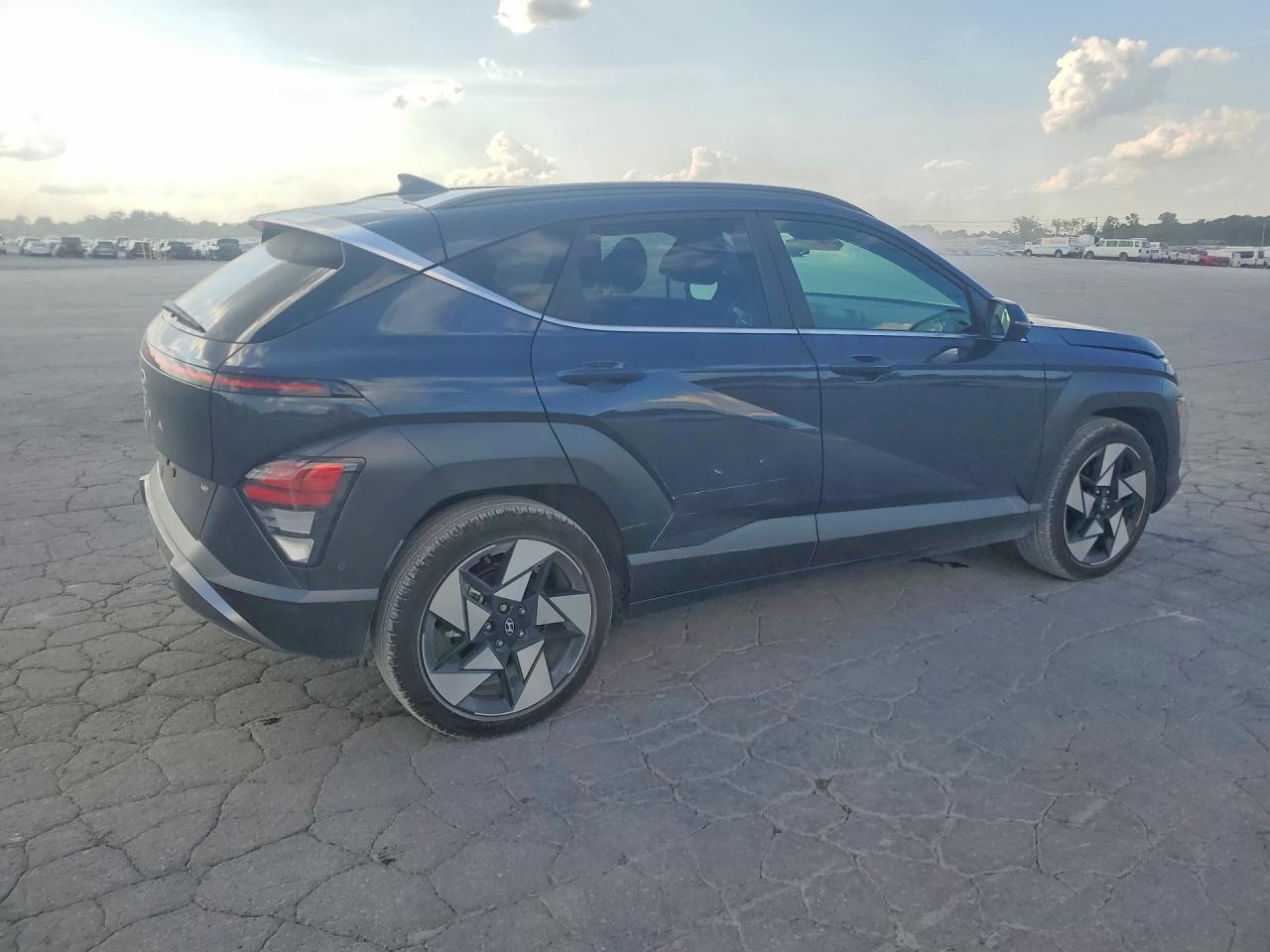 2024 Hyundai Kona Limited Charcoal vin: KM8HE3A31RU173588