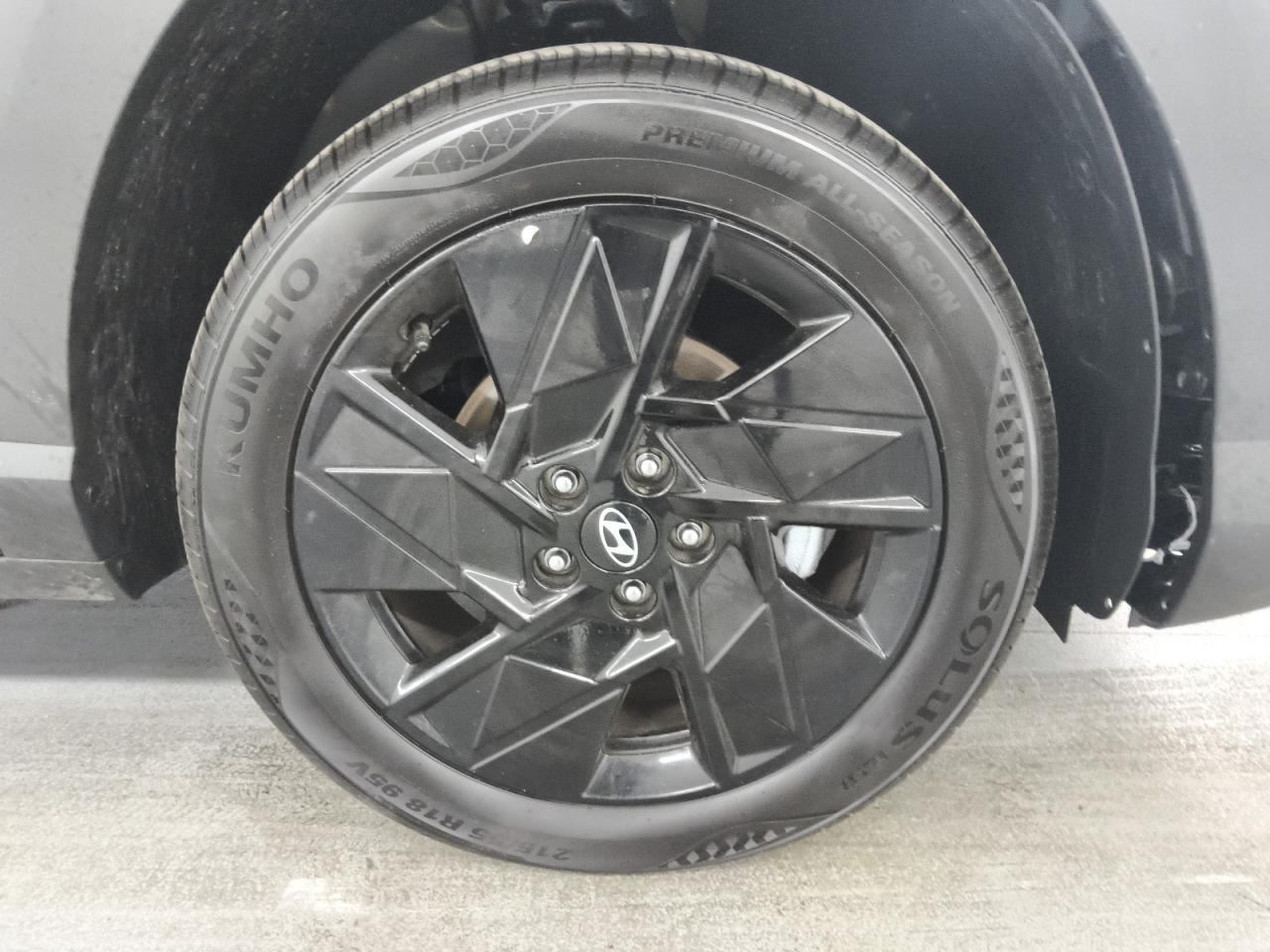 2026 Hyundai Kona Sel Sport Gray vin: KM8HF3AB1TU447383 Damage: Right Front Wheel, Multiple Scratches Light, 4