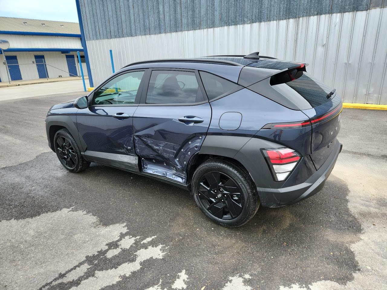 2026 Hyundai Kona Sel Sport Blue vin: KM8HF3AB2TU461261 Damage: Left Rocker Panel, Dent(S) W/ Paint Dmg, > 12 Inches