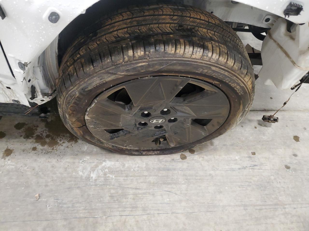 2026 Hyundai Kona Sel Sport Белый vin: KM8HF3AB8TU358054 Damage: Right Front Wheel, Bent, Replacement Required