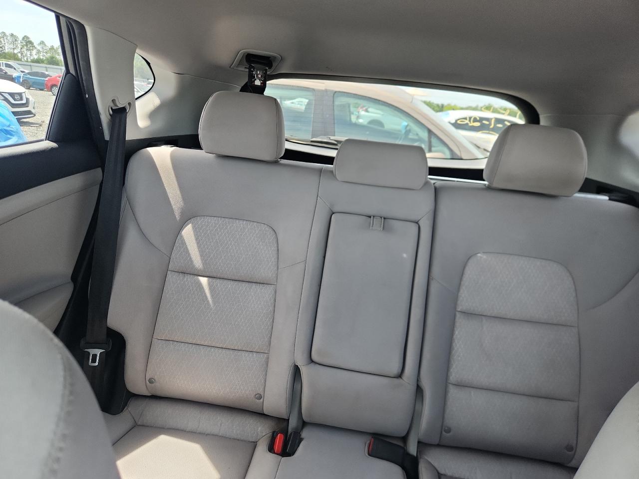 2018 Hyundai Tucson Se Gray vin: KM8J23A40JU619687