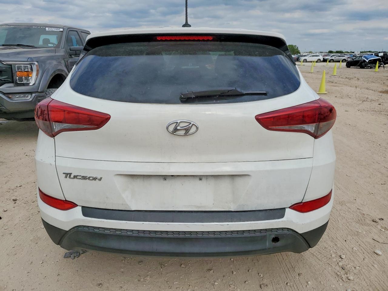 2017 Hyundai Tucson Se White vin: KM8J23A45HU340424