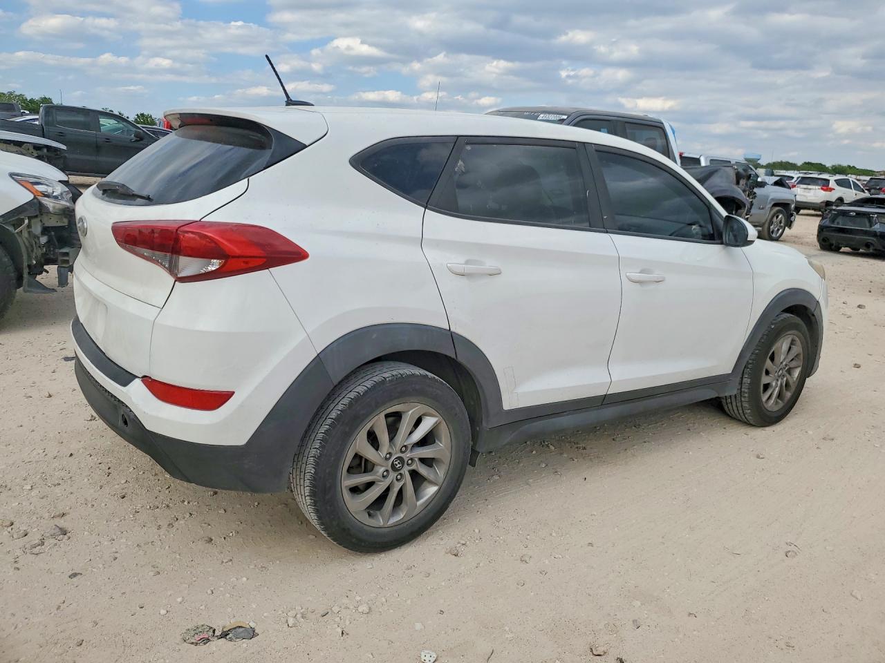 2017 Hyundai Tucson Se White vin: KM8J23A45HU340424