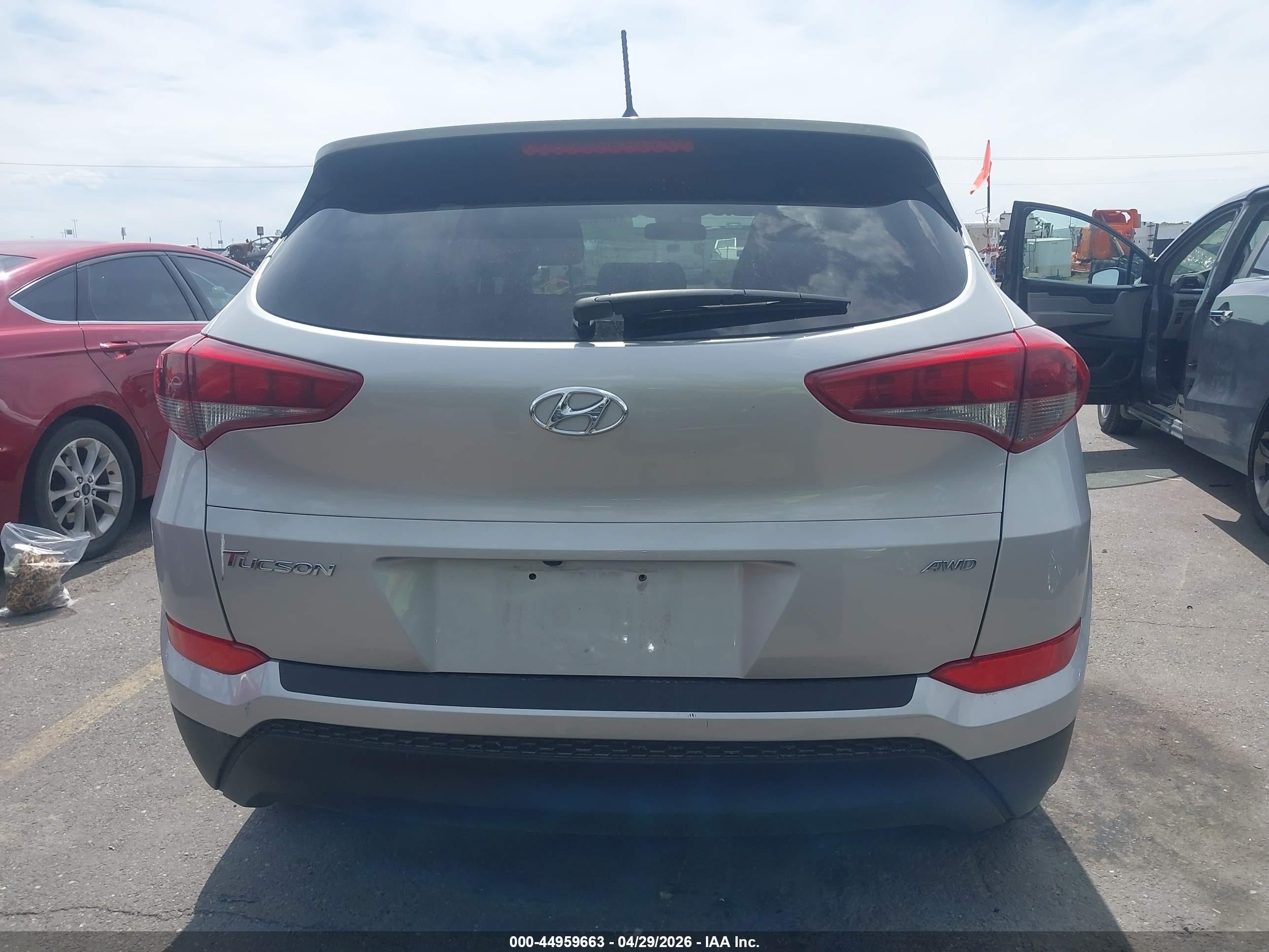2018 Hyundai Tucson Se Серебряный vin: KM8J2CA40JU717506