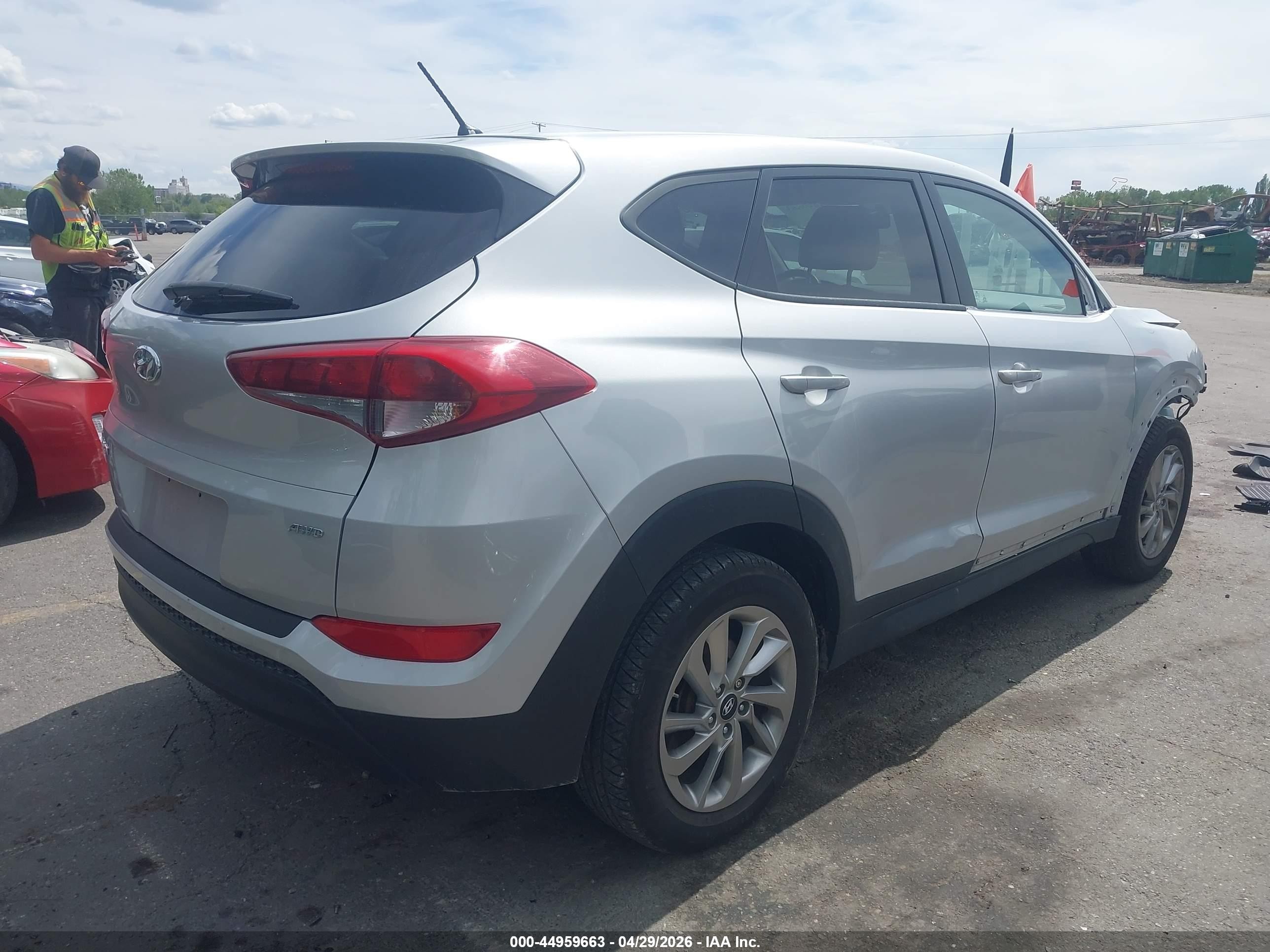 2018 Hyundai Tucson Se Серебряный vin: KM8J2CA40JU717506
