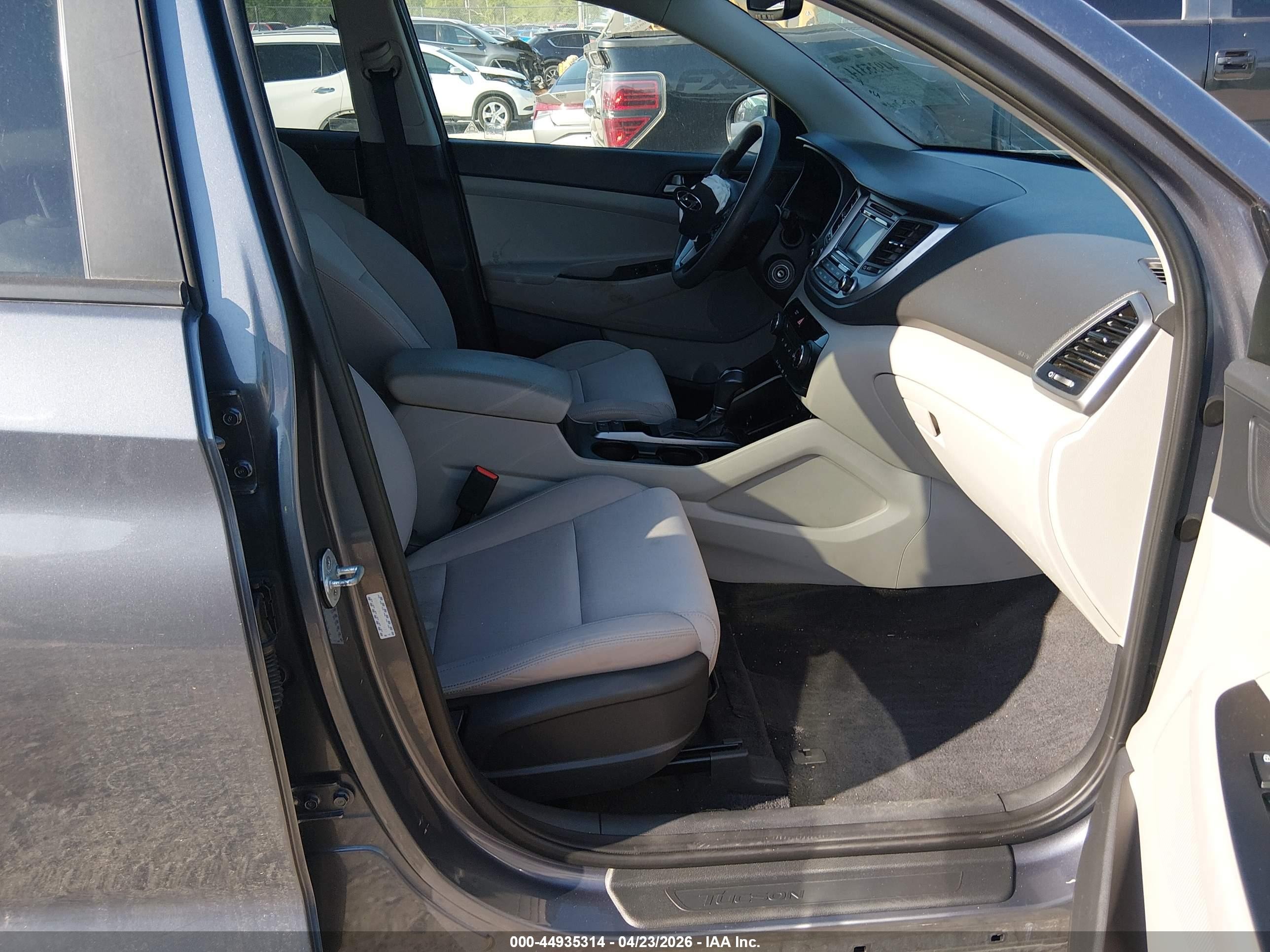 2018 Hyundai Tucson Se Gray vin: KM8J2CA41JU631489