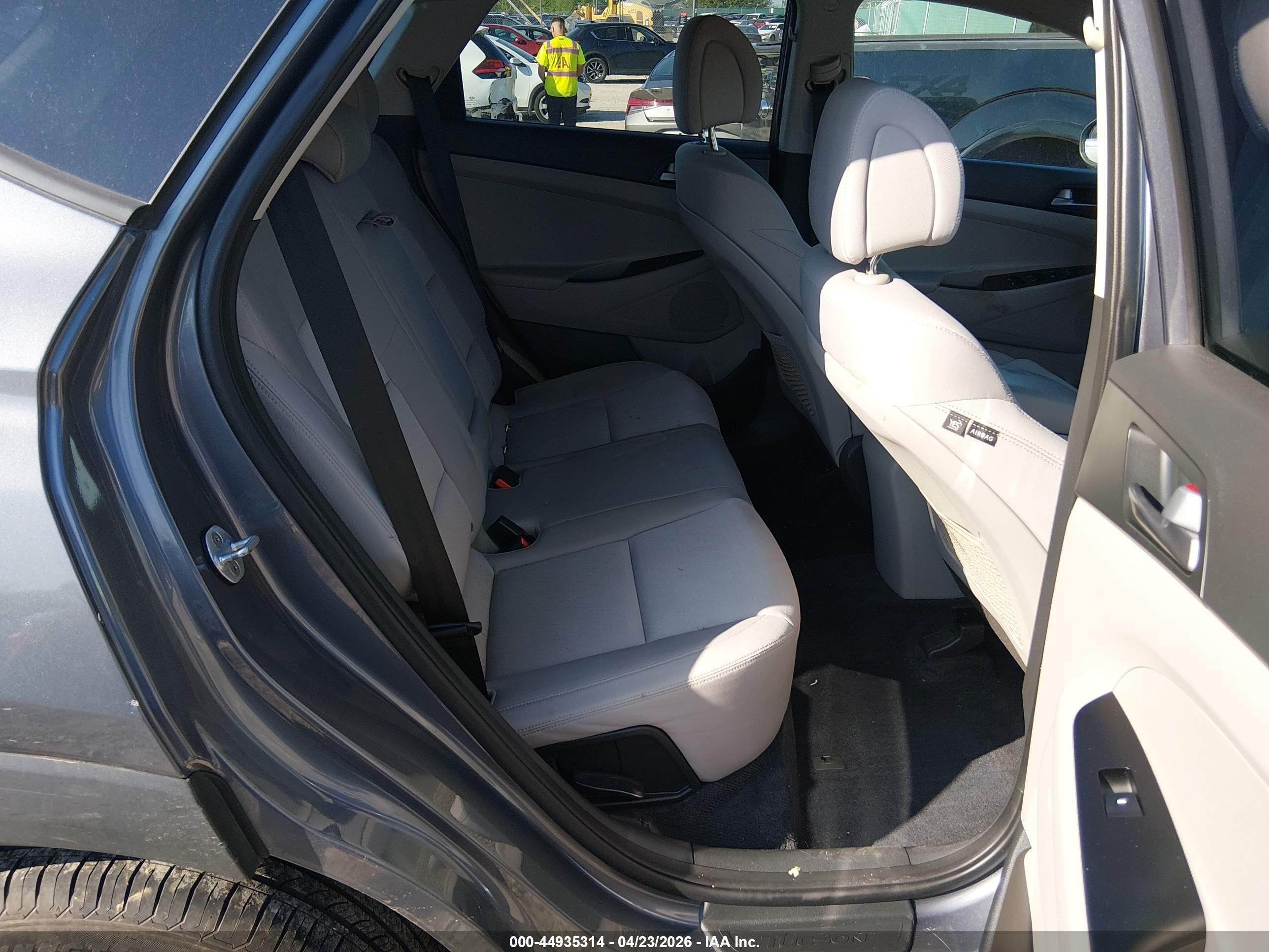 2018 Hyundai Tucson Se Gray vin: KM8J2CA41JU631489