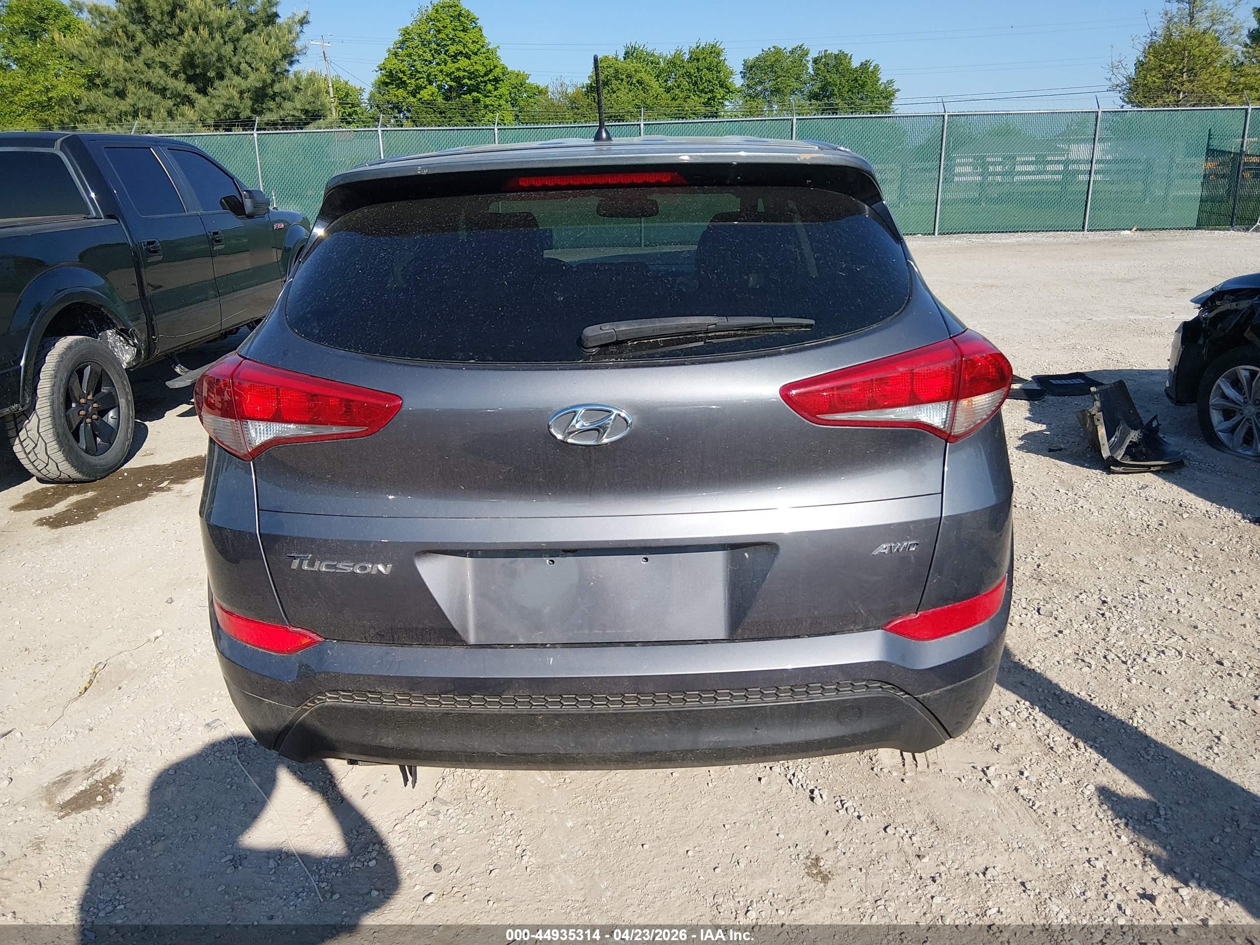 2018 Hyundai Tucson Se Gray vin: KM8J2CA41JU631489