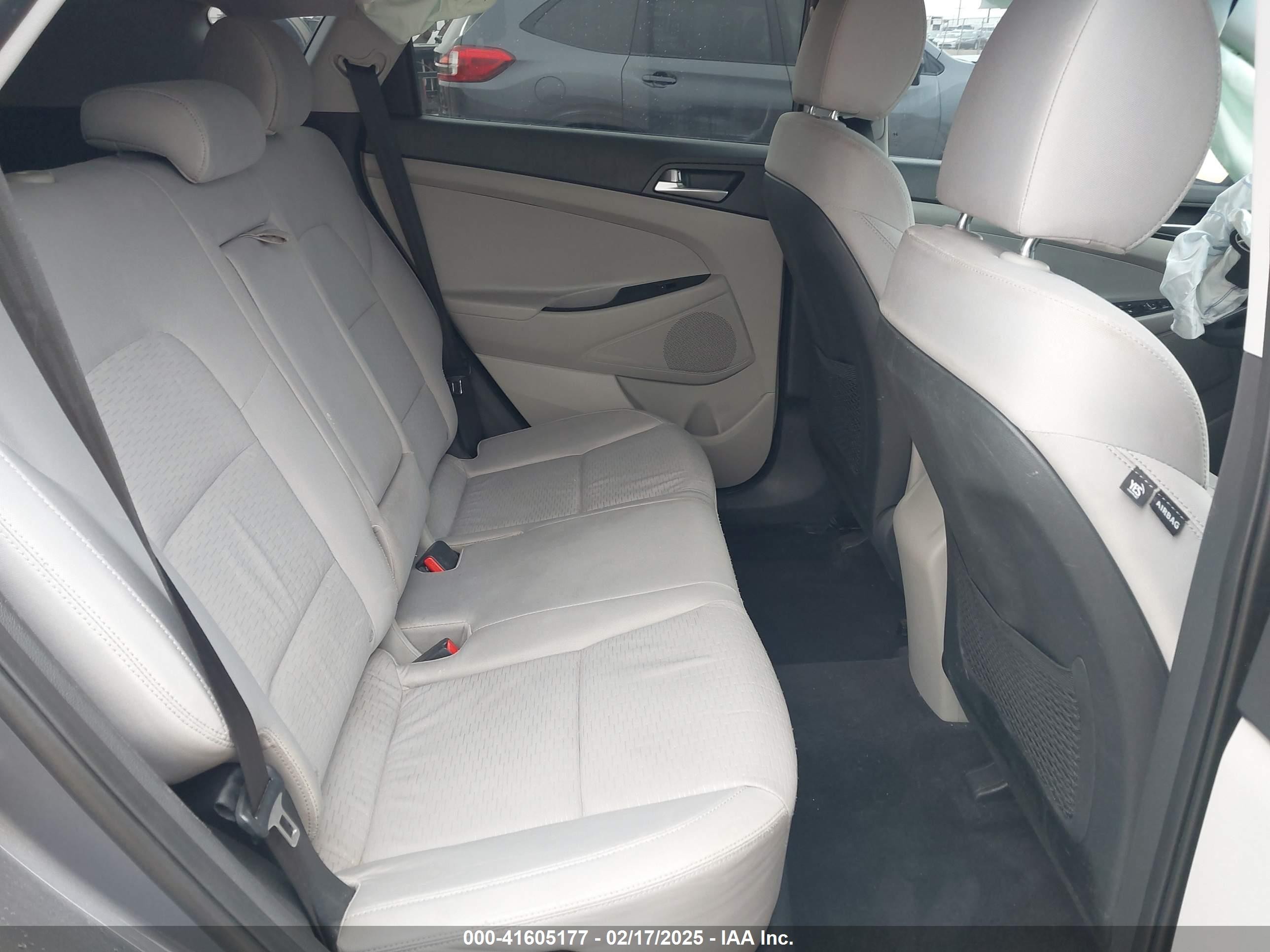 2019 Hyundai Tucson Se Gray vin: KM8J2CA42KU939403