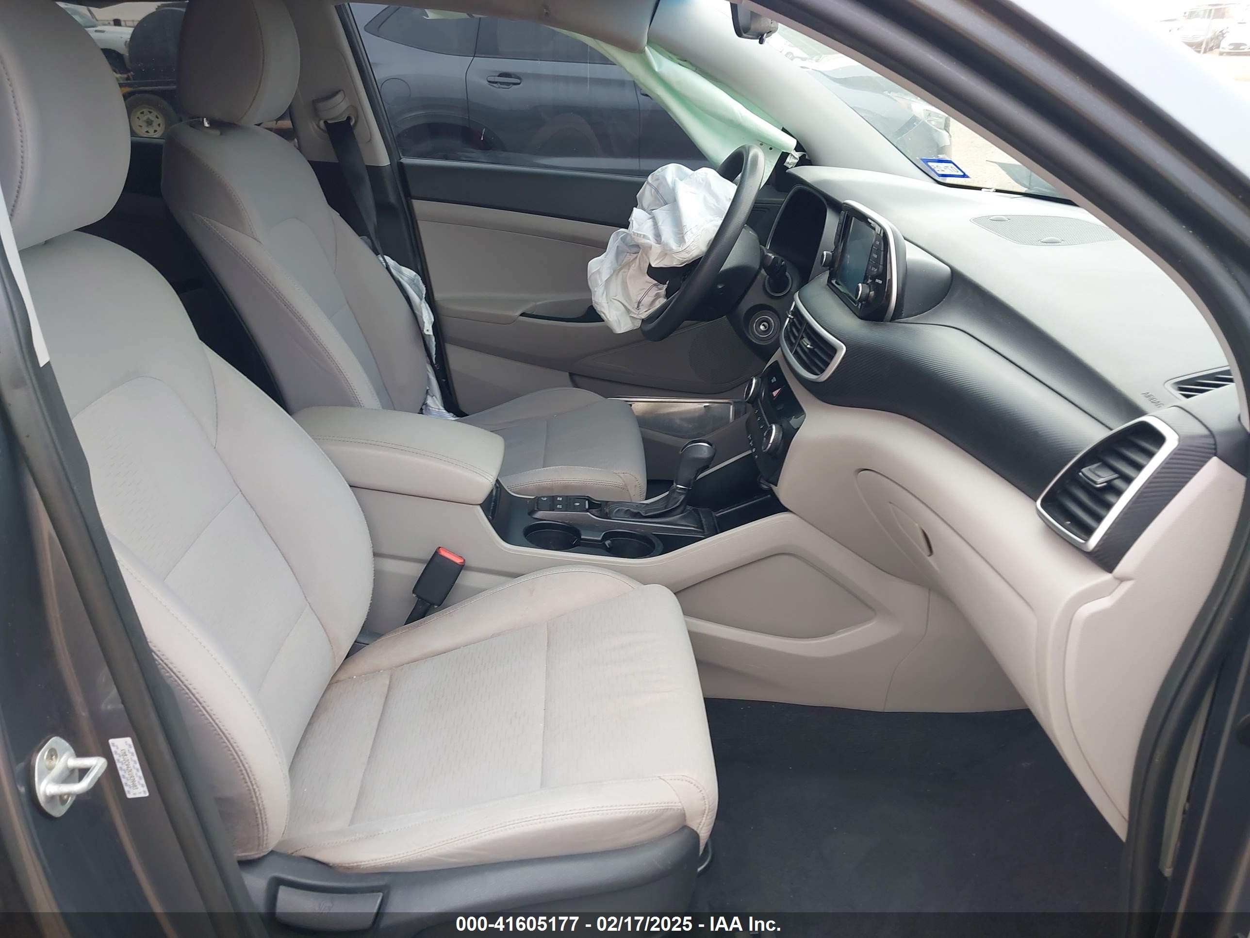 2019 Hyundai Tucson Se Gray vin: KM8J2CA42KU939403