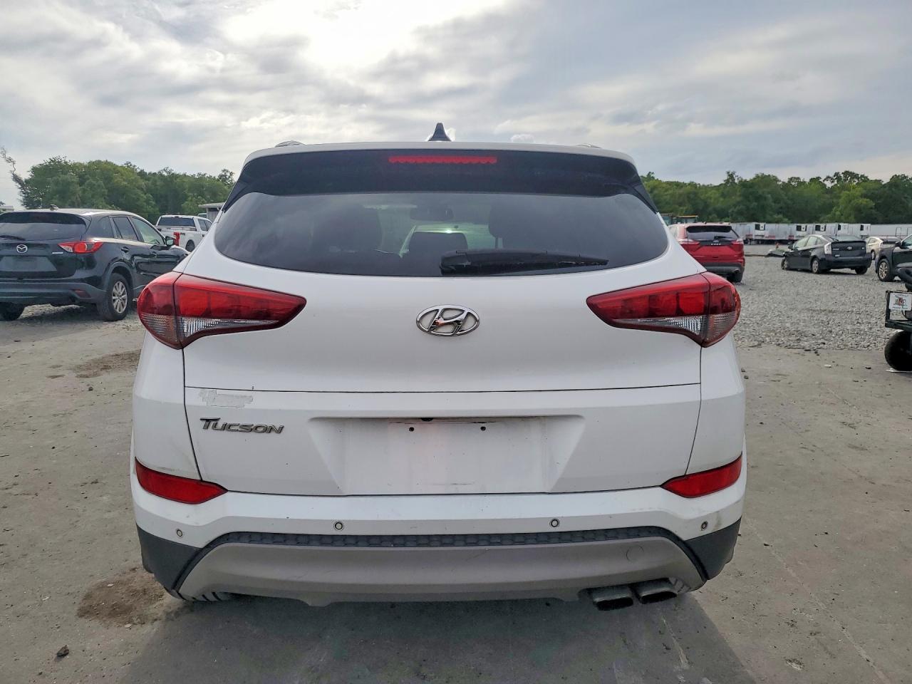 2018 Hyundai Tucson Value Белый vin: KM8J33A27JU670065