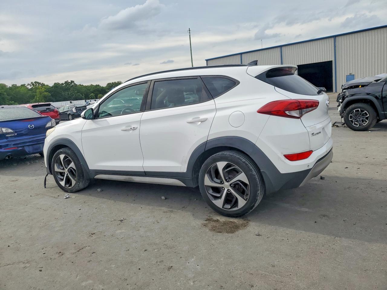 2018 Hyundai Tucson Value Белый vin: KM8J33A27JU670065