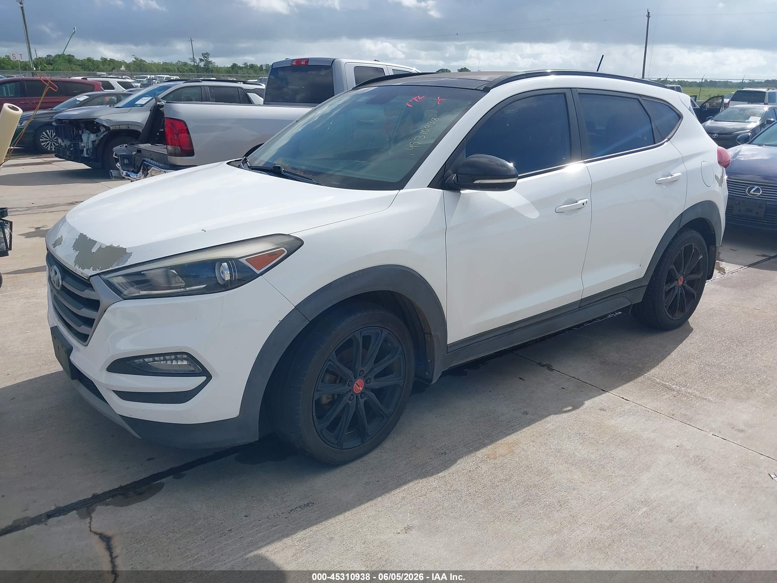 2017 Hyundai Tucson Night White vin: KM8J33A28HU554044
