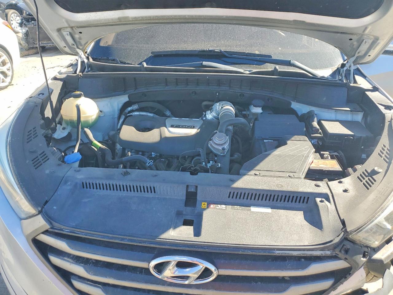 2018 Hyundai Tucson Value Silver vin: KM8J33A28JU804176