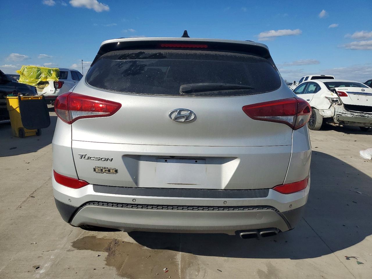 2018 Hyundai Tucson Value Silver vin: KM8J33A28JU804176